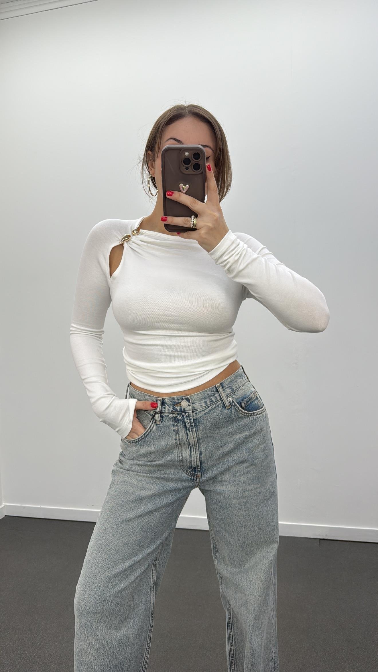 Svante Beyaz Broş Aksesuarlı Yumuşak Body