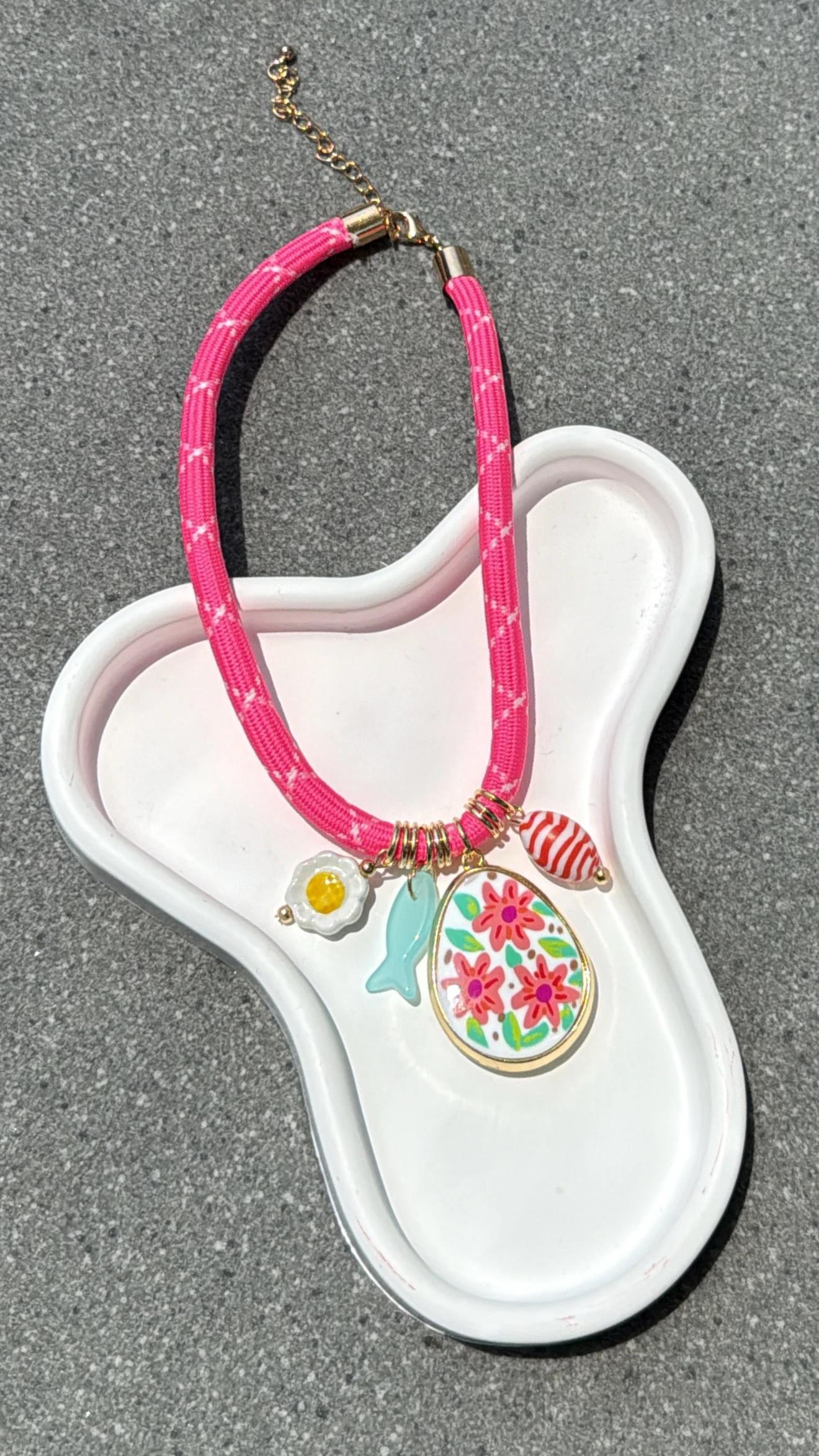 Tanya Pembe Şeffaf Çiçek Kolye