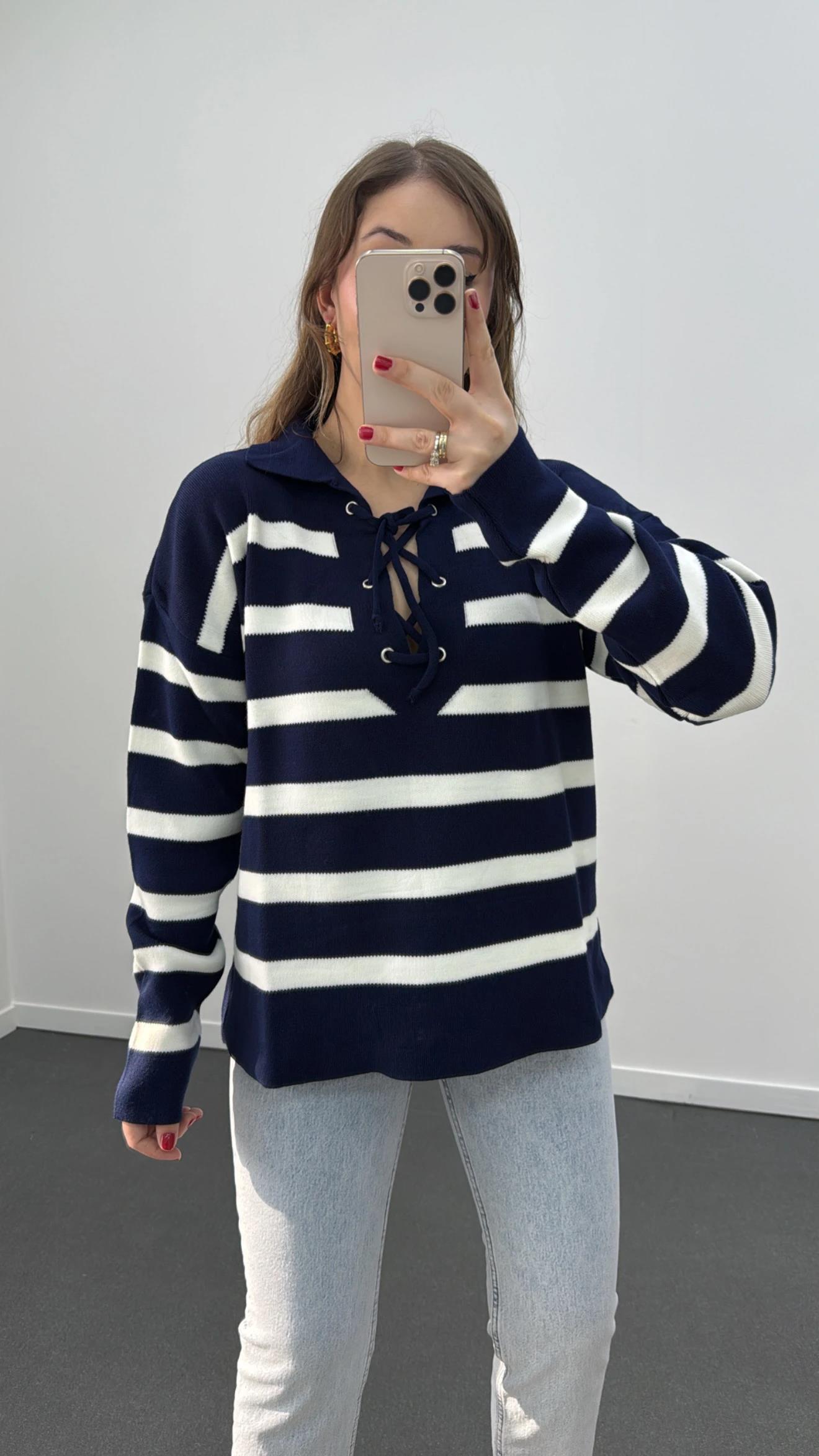 Tina	Lacivert-Beyaz Çizgili Polo Yaka Triko