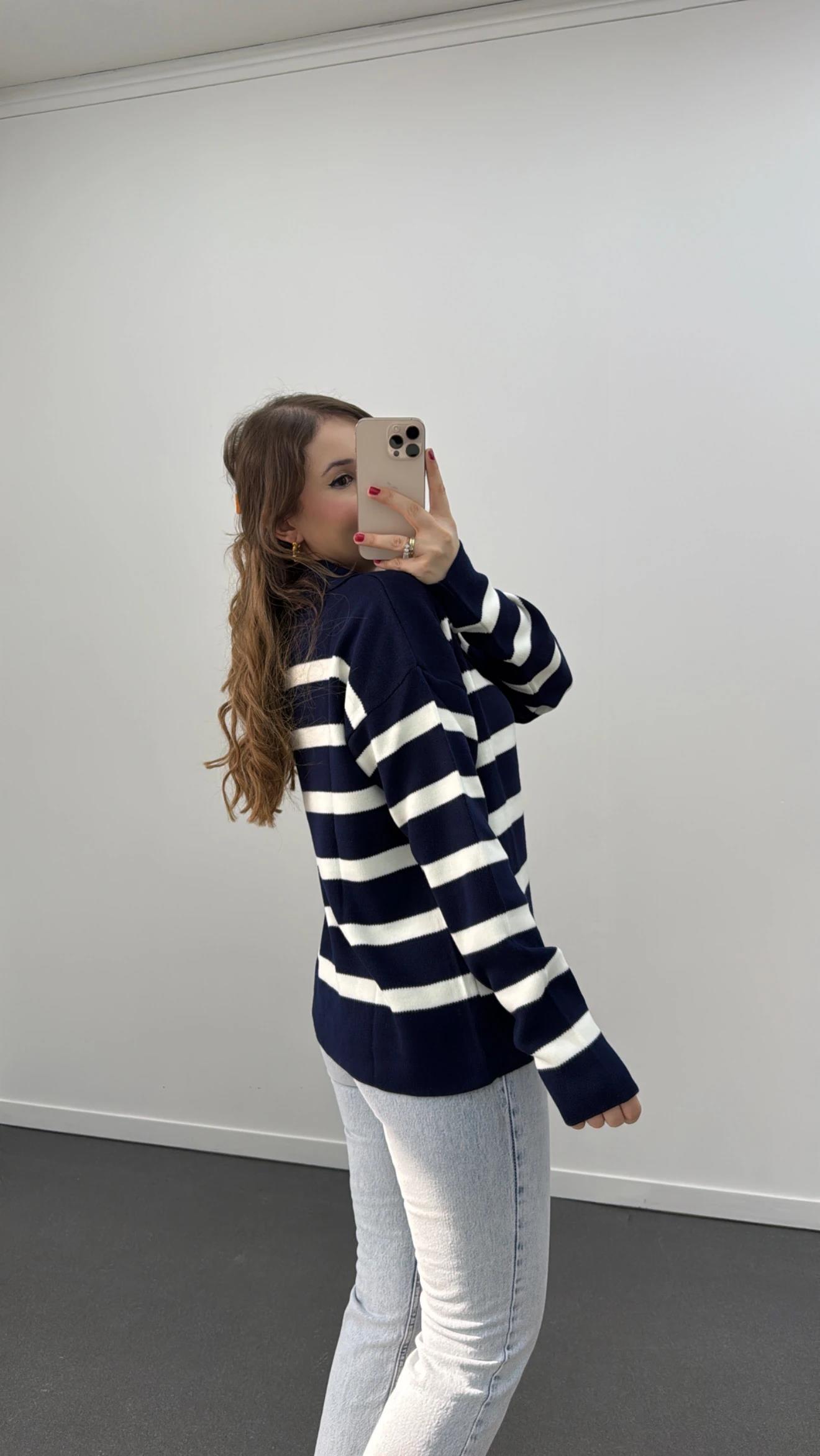 Tina	Lacivert-Beyaz Çizgili Polo Yaka Triko