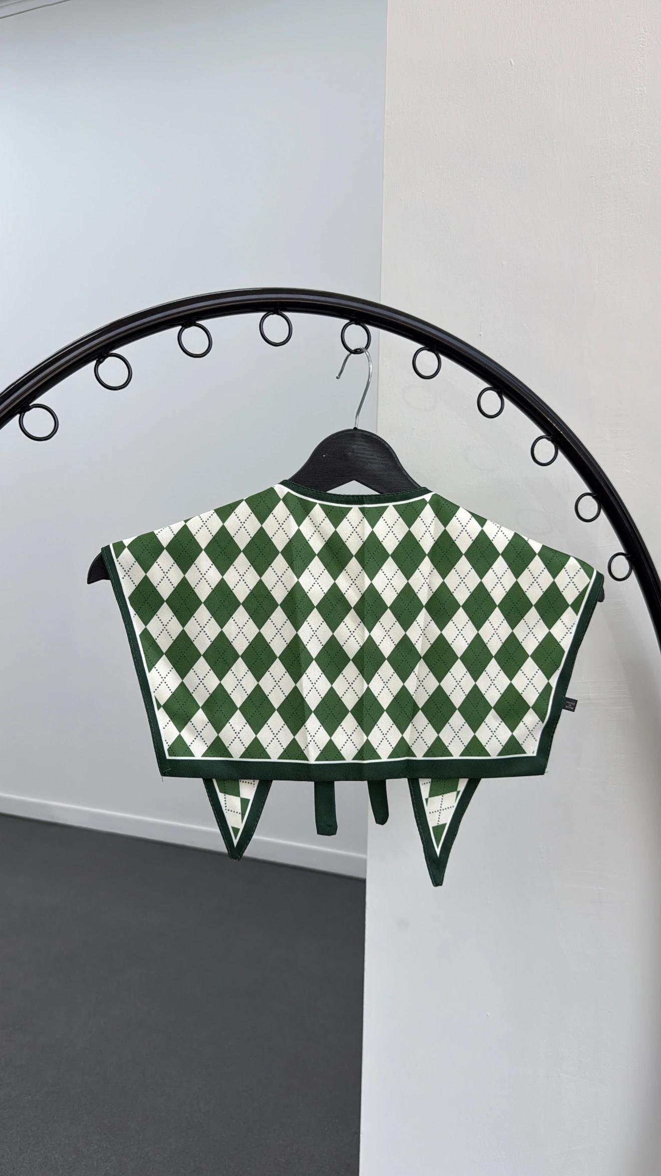 Tulipe Yeşil Desenli Yaka Fular