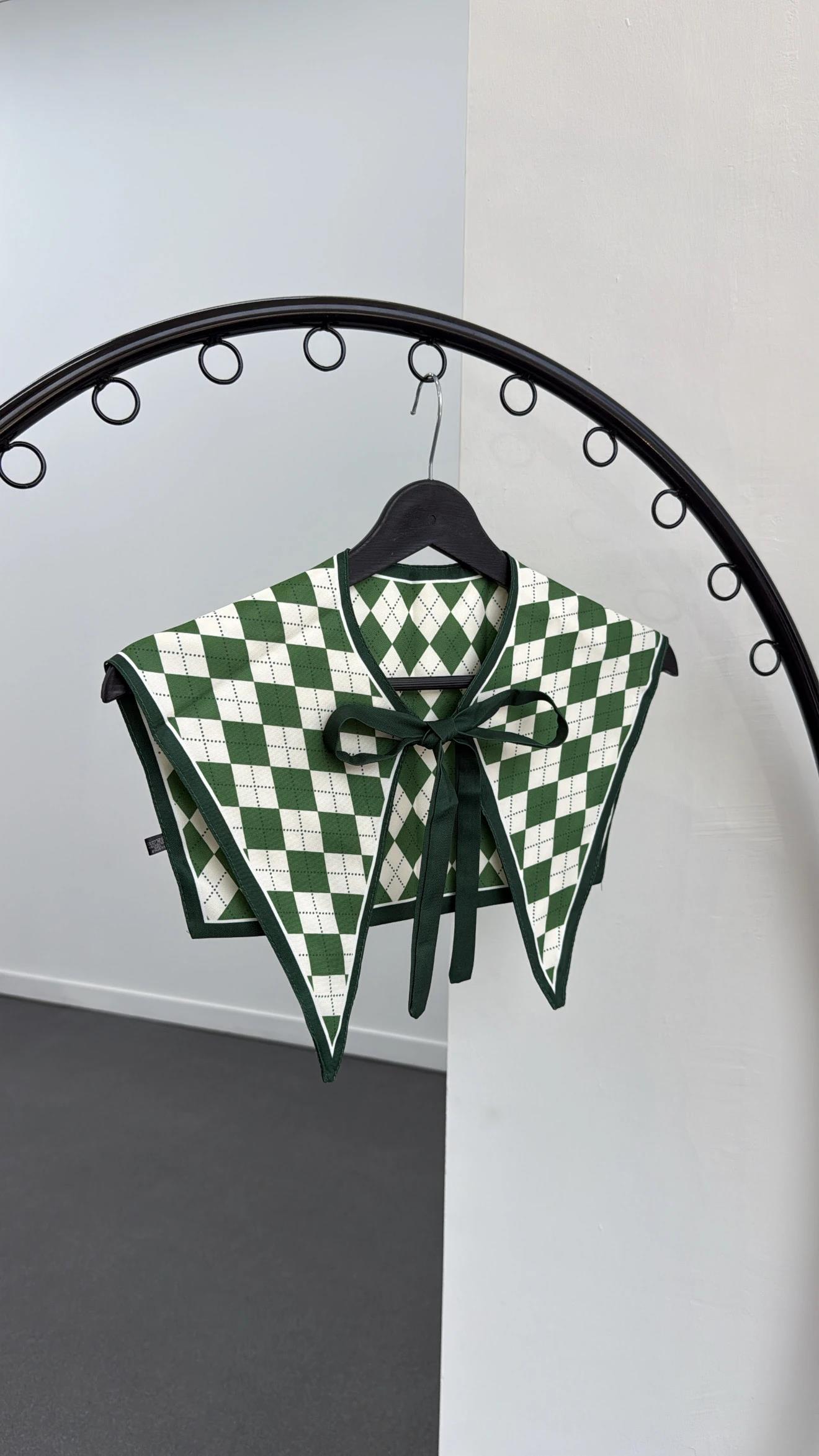 Tulipe Yeşil Desenli Yaka Fular