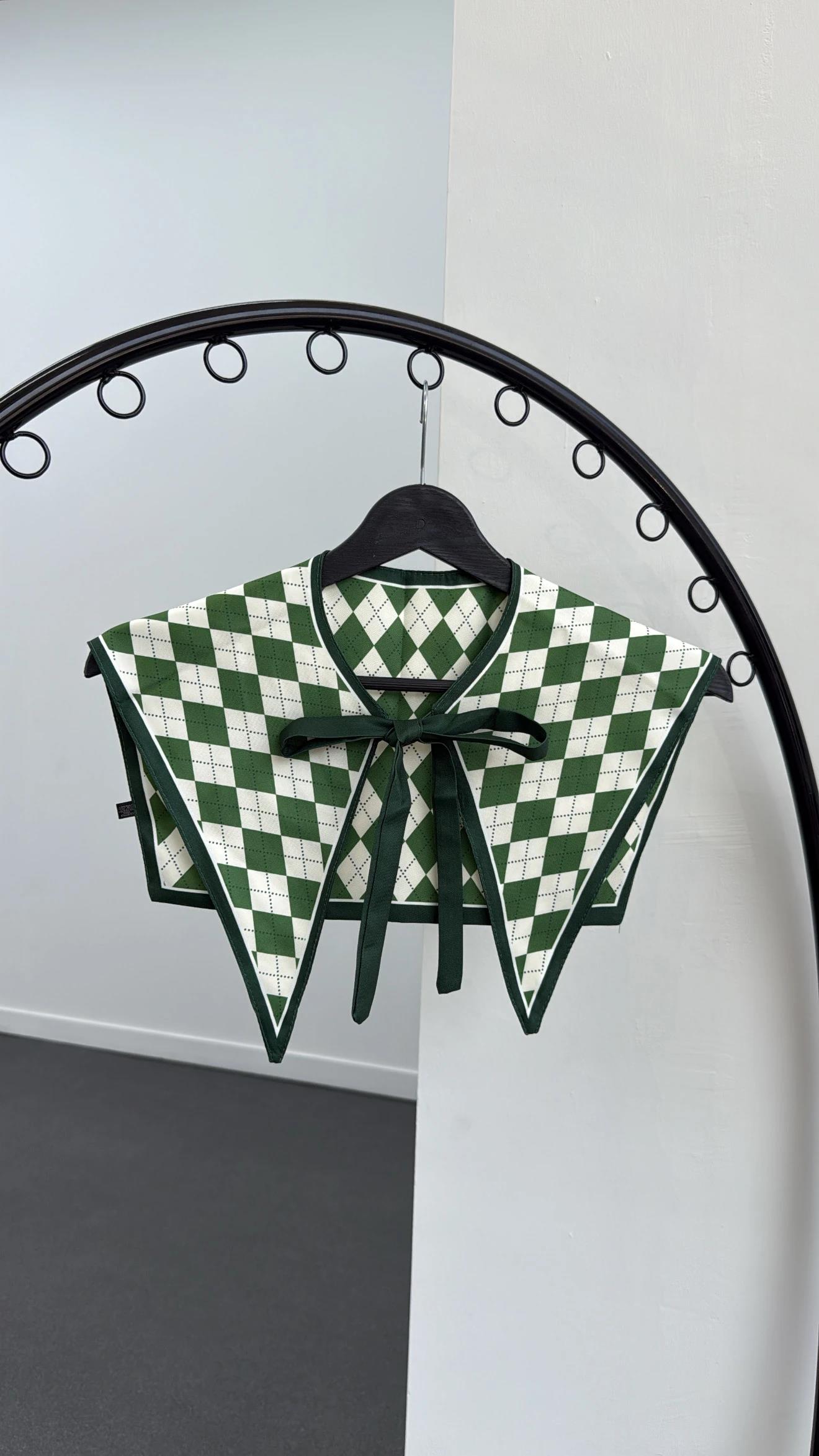 Tulipe Yeşil Desenli Yaka Fular