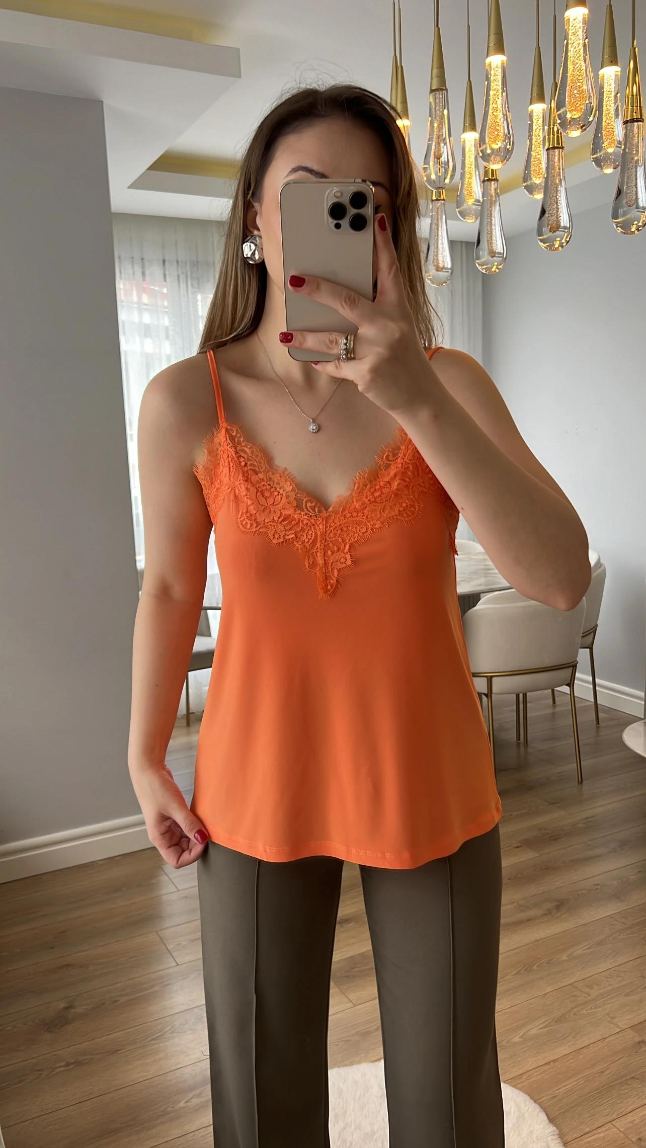 Turuncu Dantelli Atlet