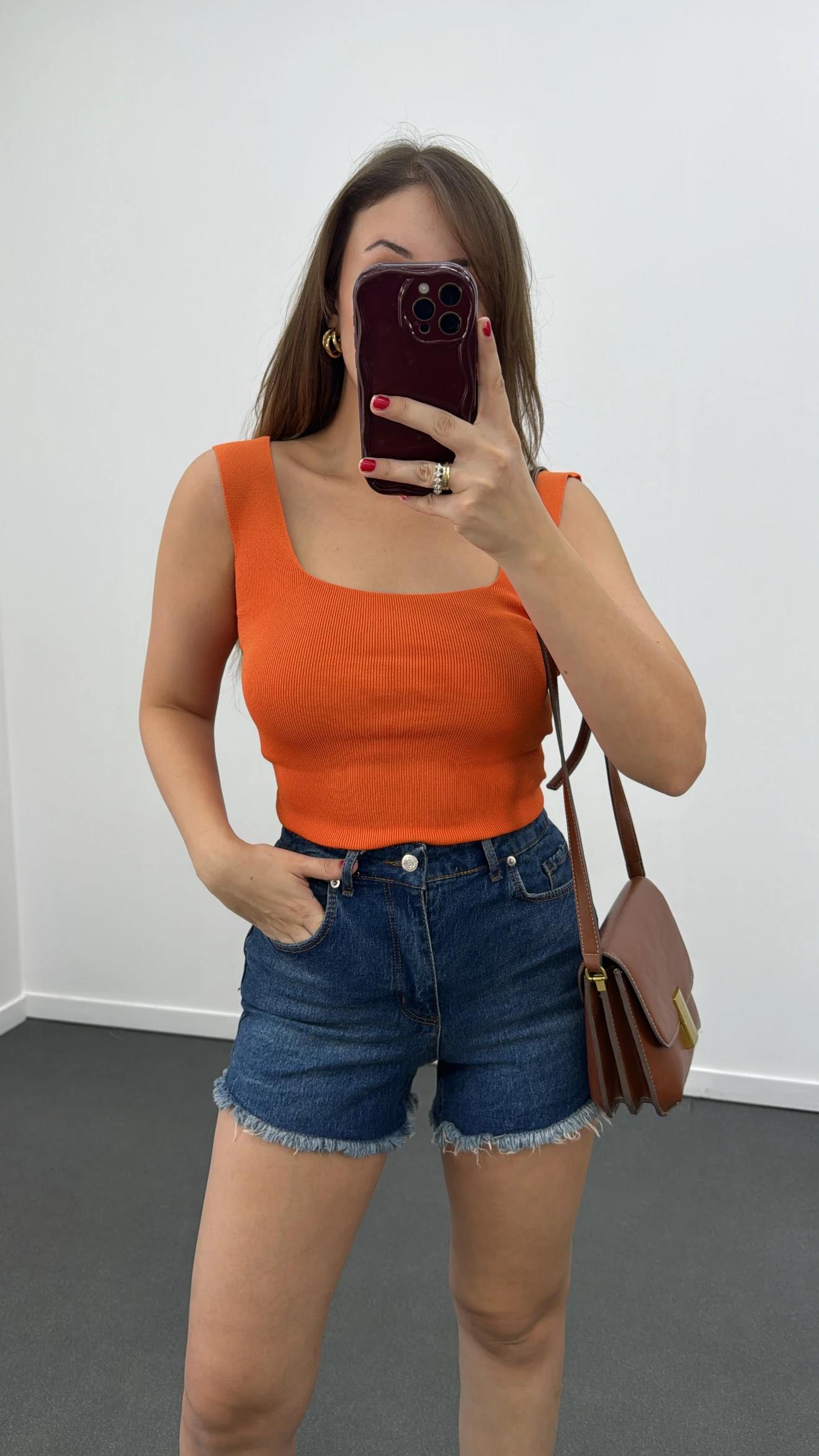 Turuncu Kare Yaka Atlet