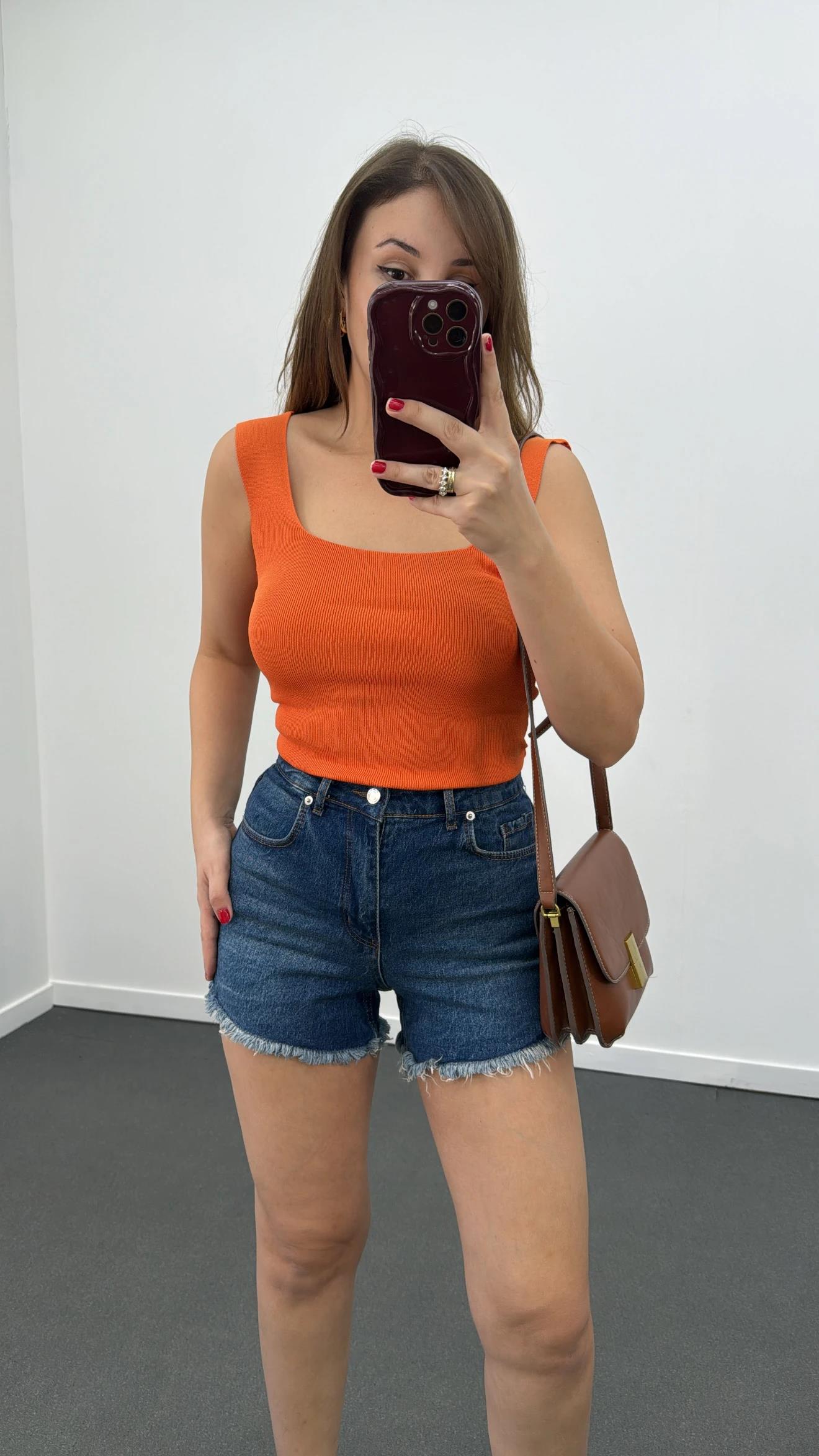 Turuncu Kare Yaka Atlet