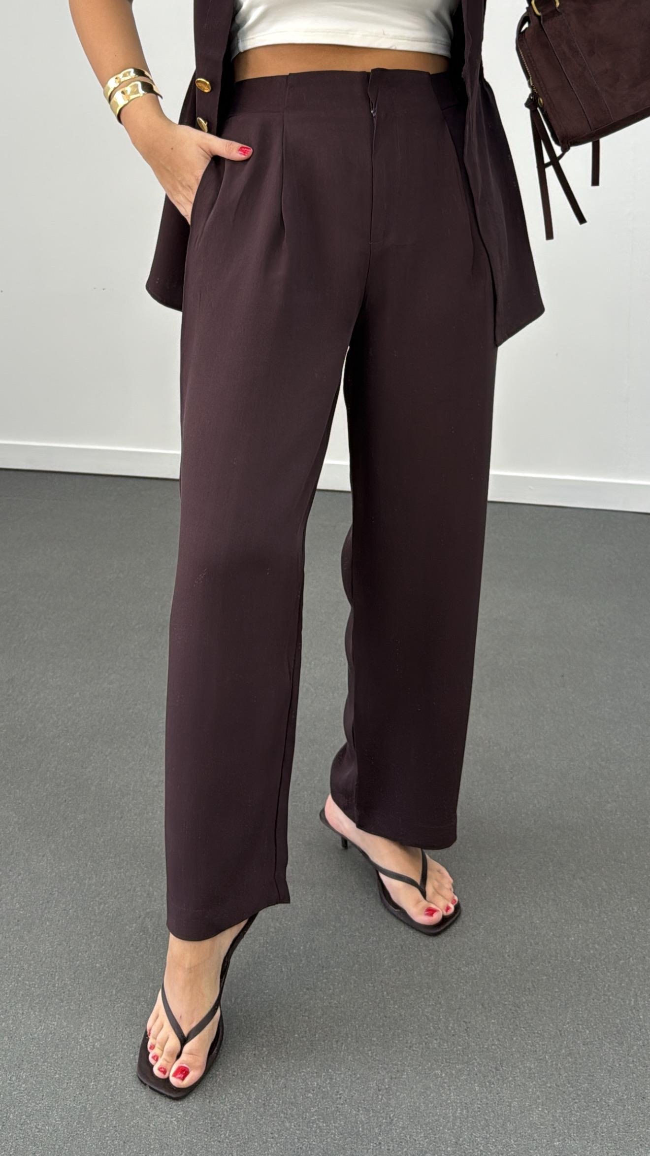 TW Kahverengi Gold Düğme Detaylı Dökümlü Yelek Pantolon Takım