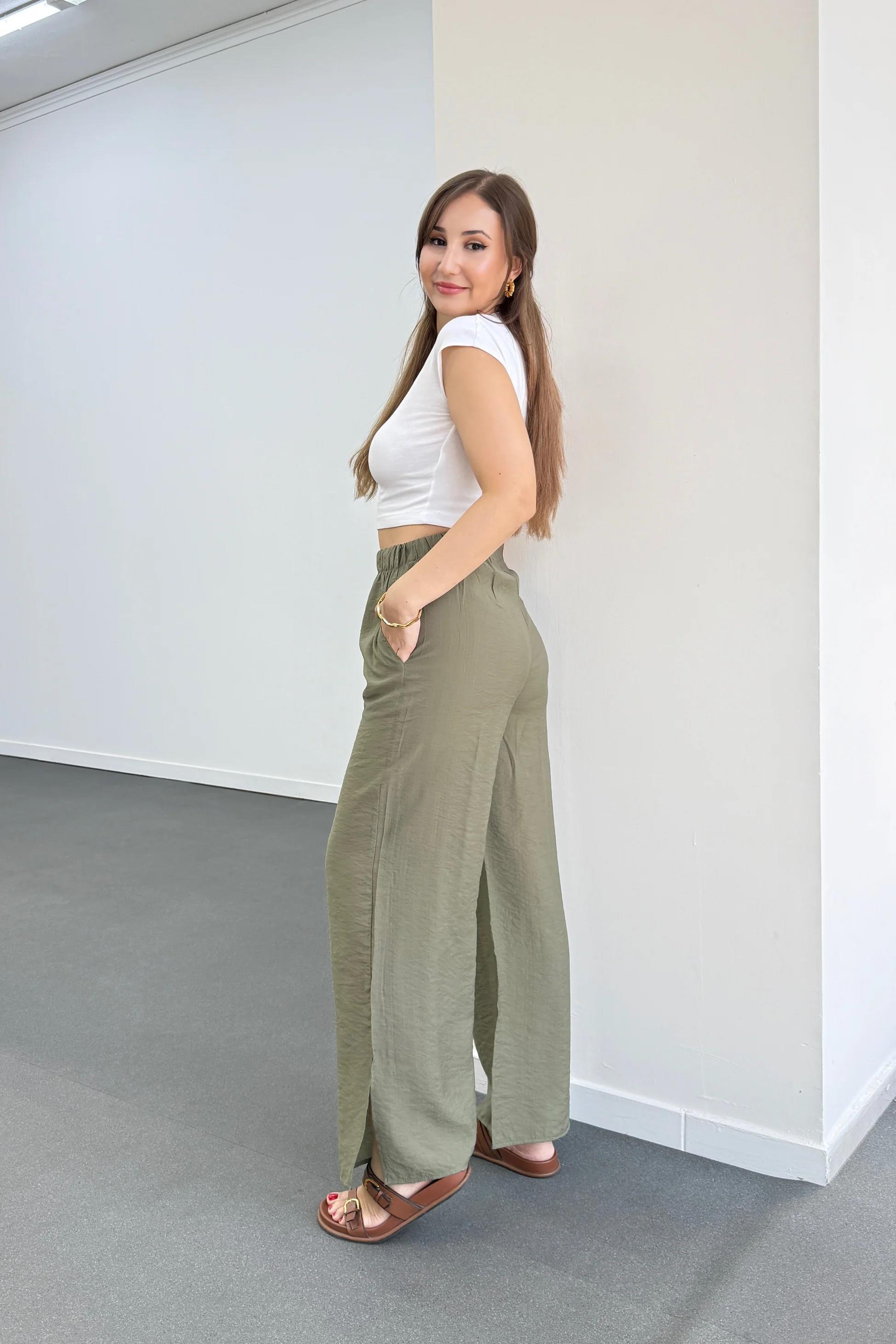 Valaya Haki Yanı Yırtmaçlı Rahat Pantolon