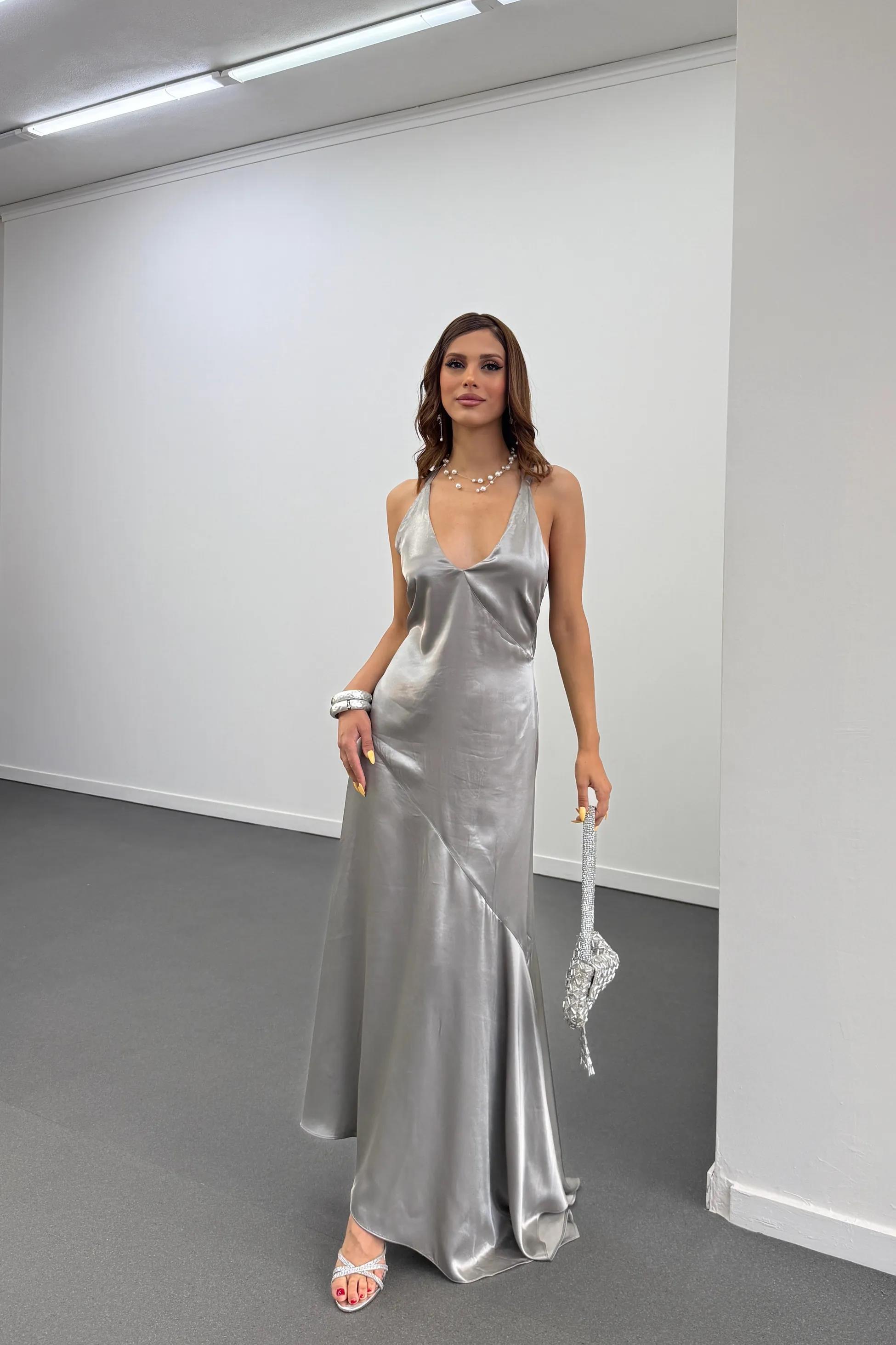 Vilda Gri Saten Asimetrik Model Çapraz Askı Maxi Elbise