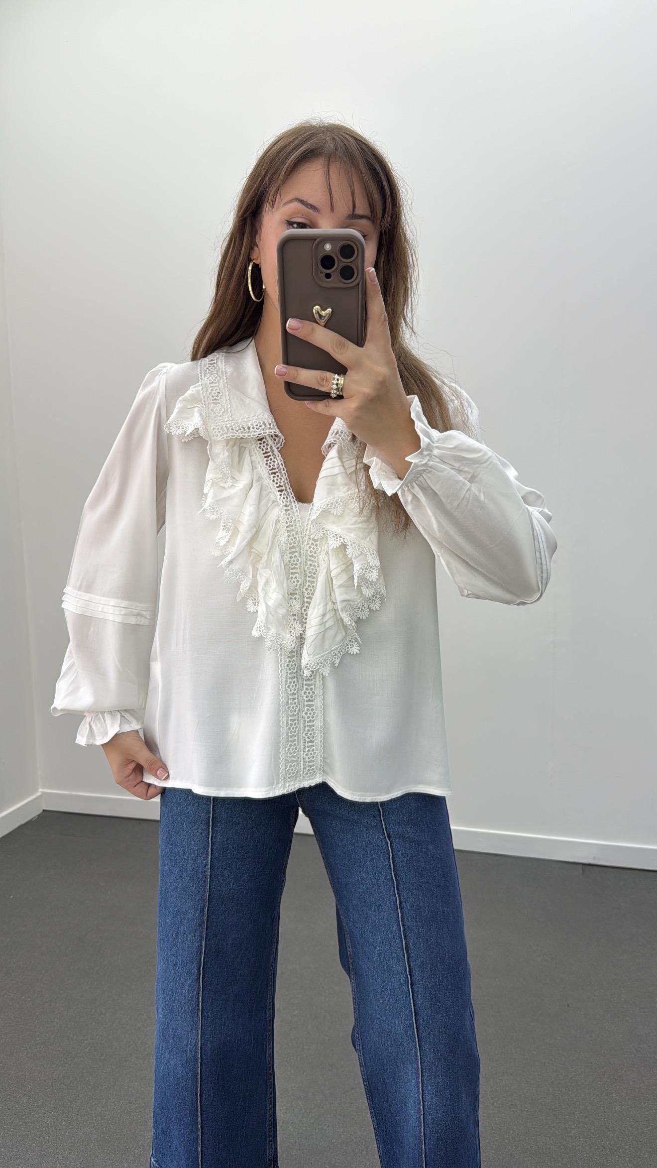 Violeta Beyaz Dantel İşlemeli Özel Tasarım Gömlek