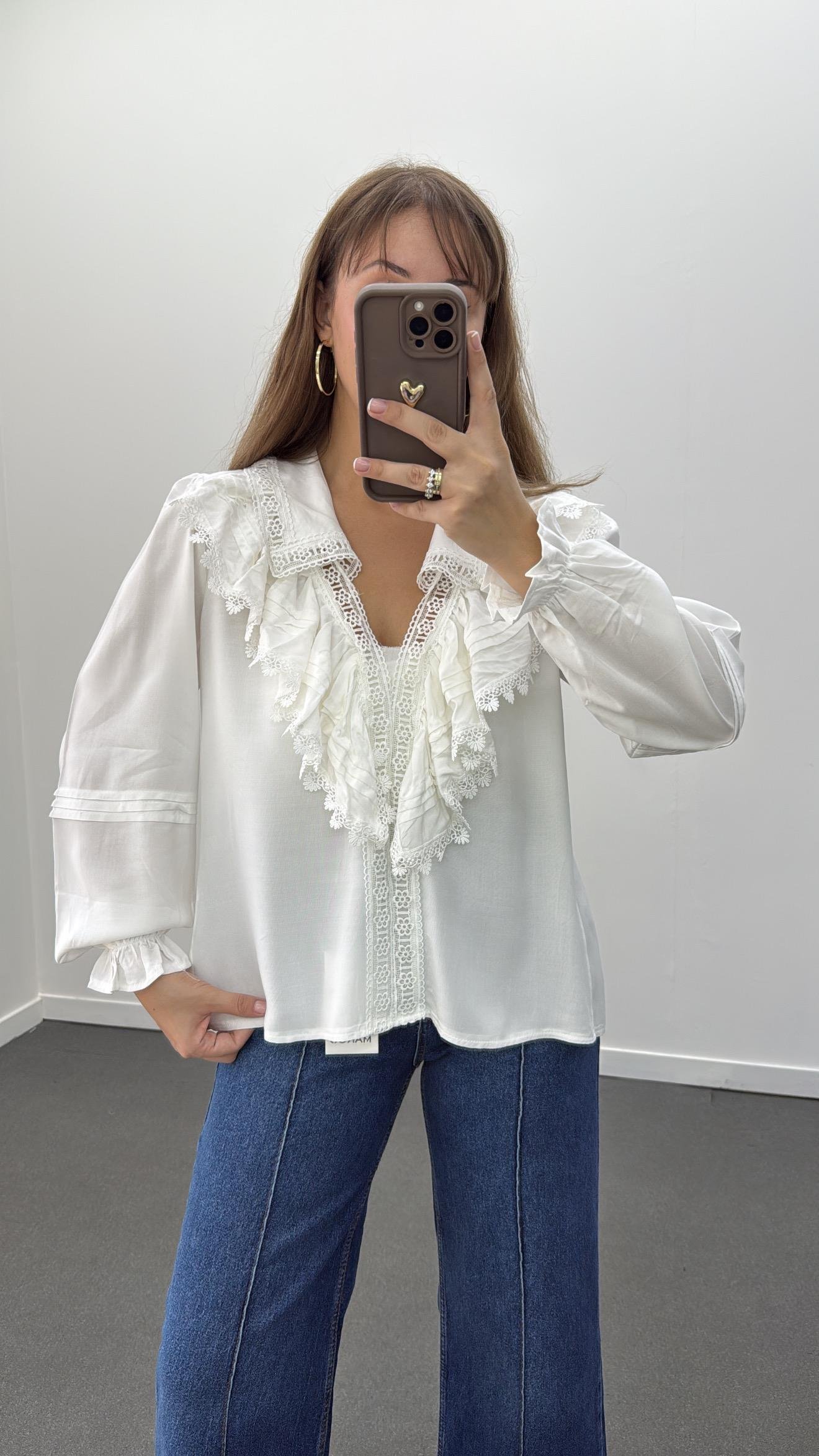 Violeta Beyaz Dantel İşlemeli Özel Tasarım Gömlek