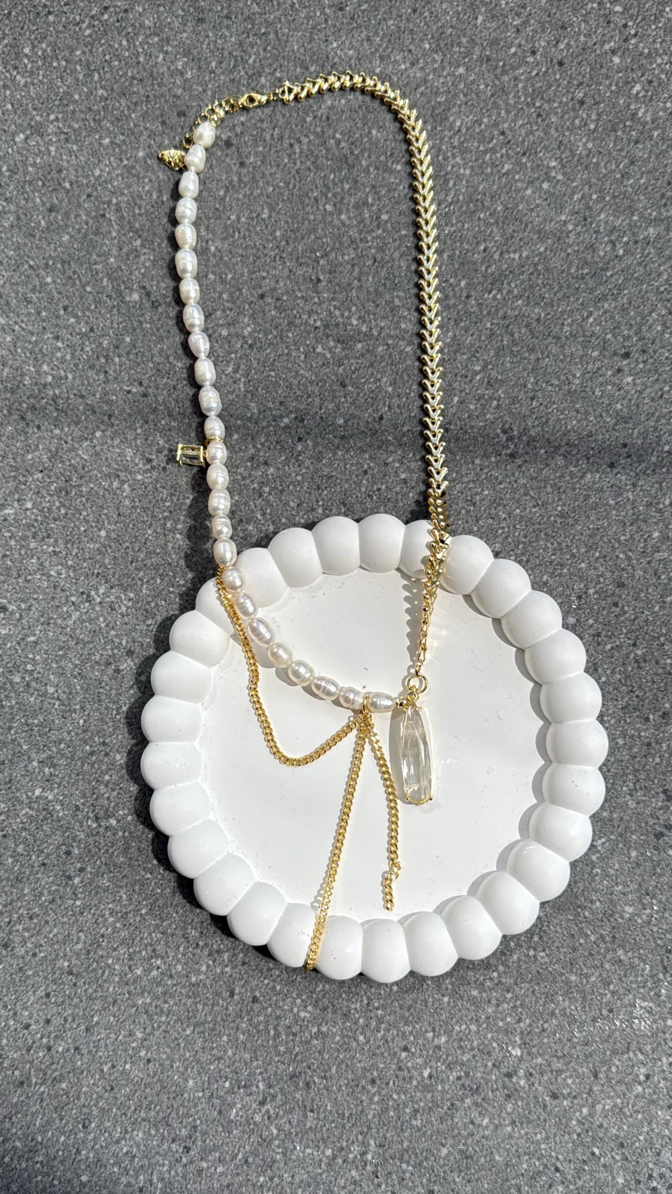 Whıte Beyaz Taşlı Gold Kolye