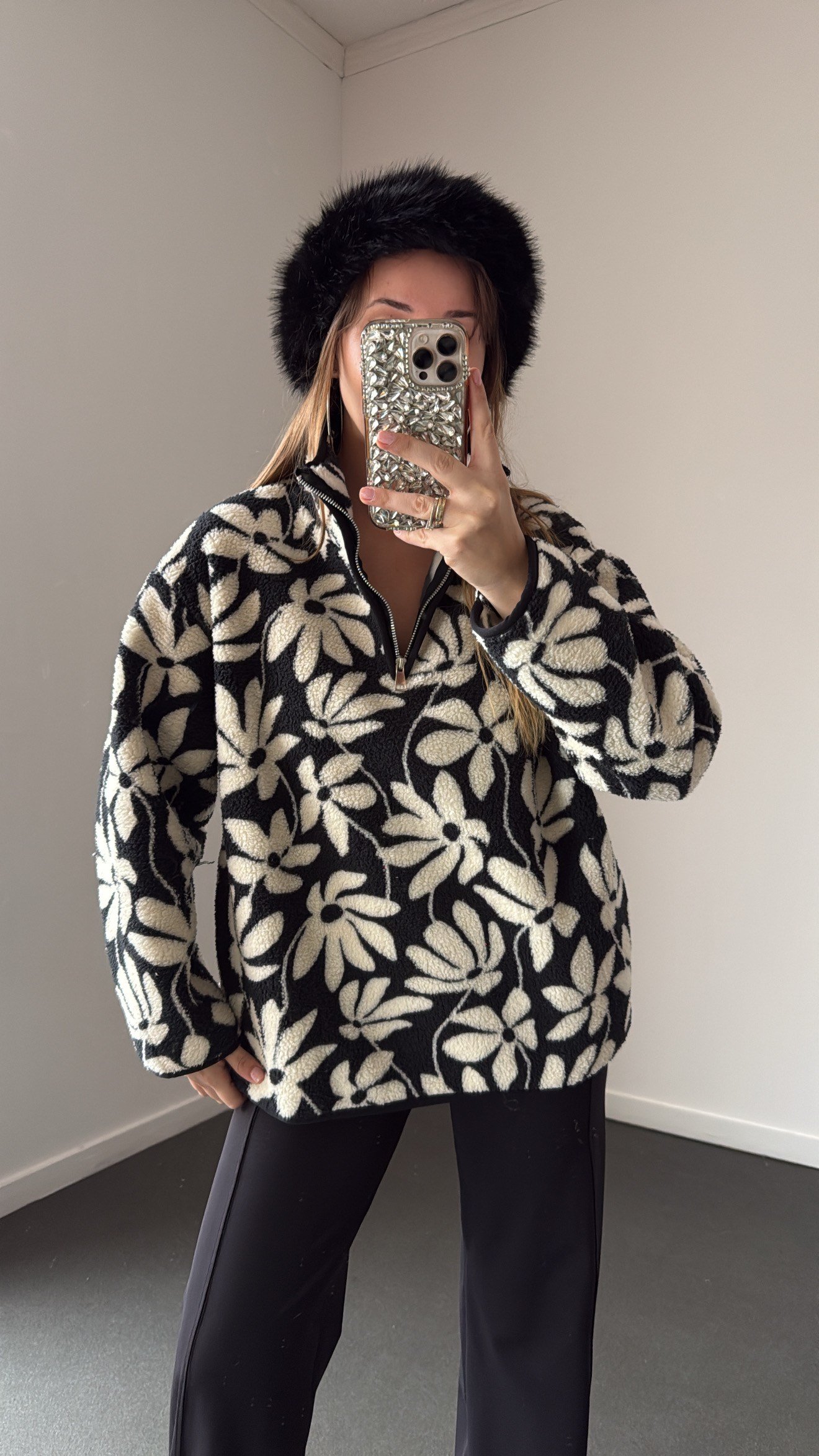 Wildora Beyaz Çiçek Desenli Fermuarlı Sweatshirt
