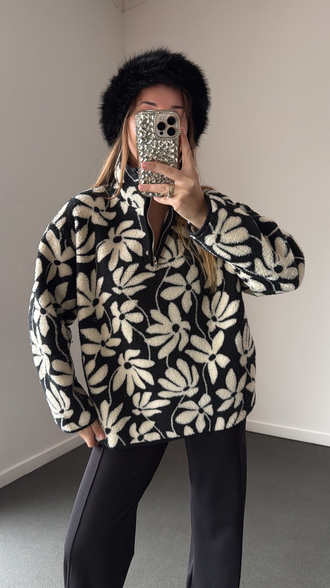 Wildora Beyaz Çiçek Desenli Fermuarlı Sweatshirt