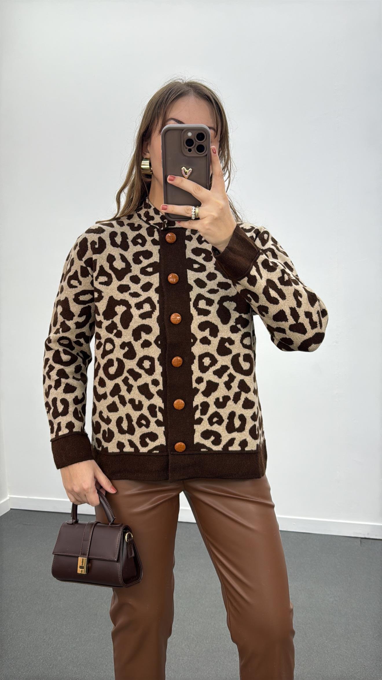 Yoona Leopar Desenli Kahve Düğmeli Premium Triko