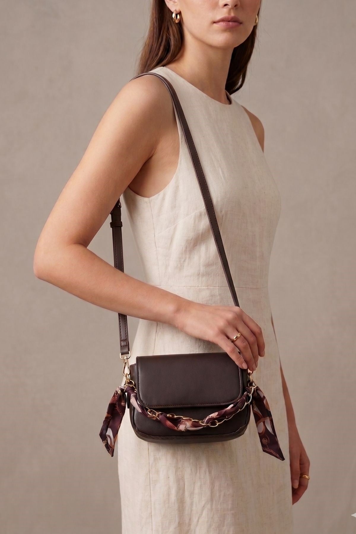 Vivazzaluxe Acı Kahve Silk & Chain Zincirli Mini Kadın Deri El ve Omuz Çantası MİNİ ÇANTALAR