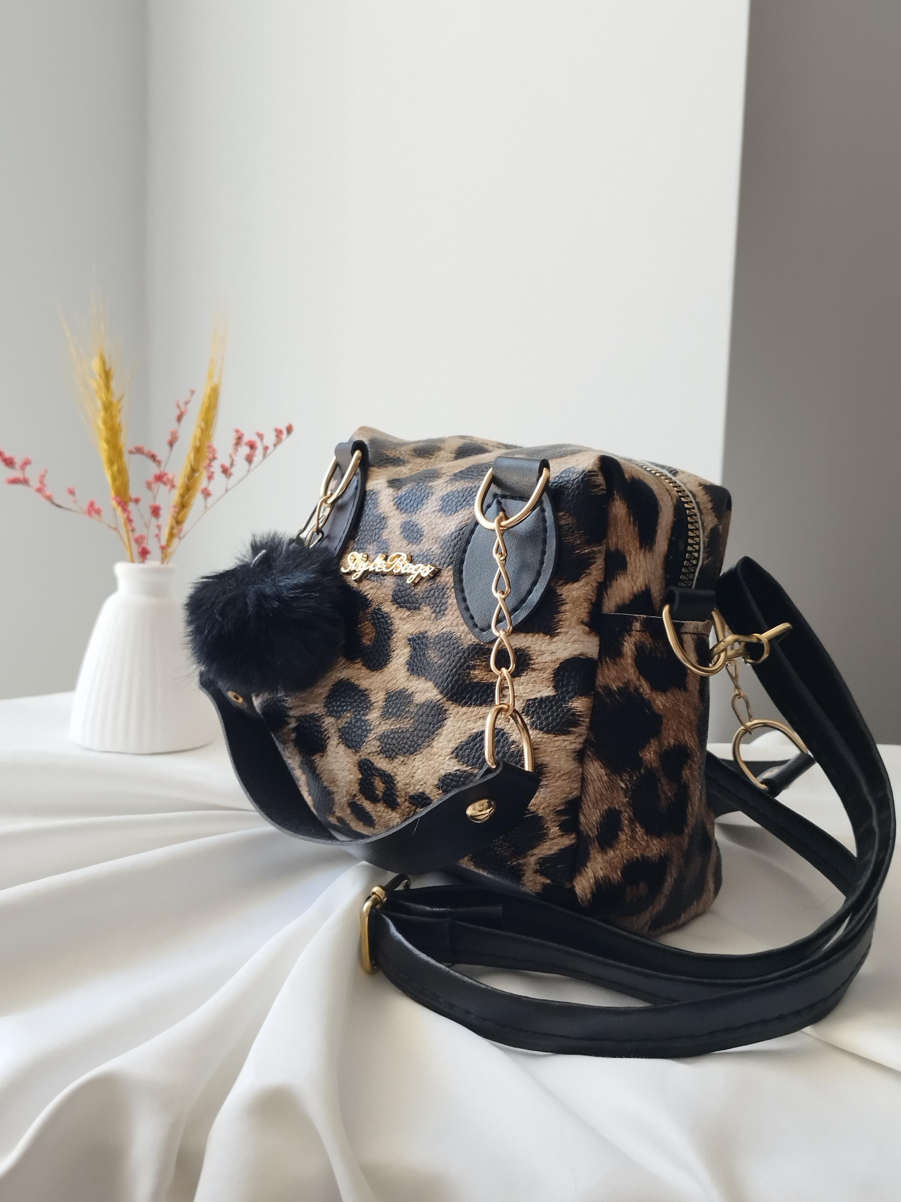 Mini Deri Puf Charm Detaylı Omuz Çanta Leopar OMUZ ÇANTASI Vivazzaluxe