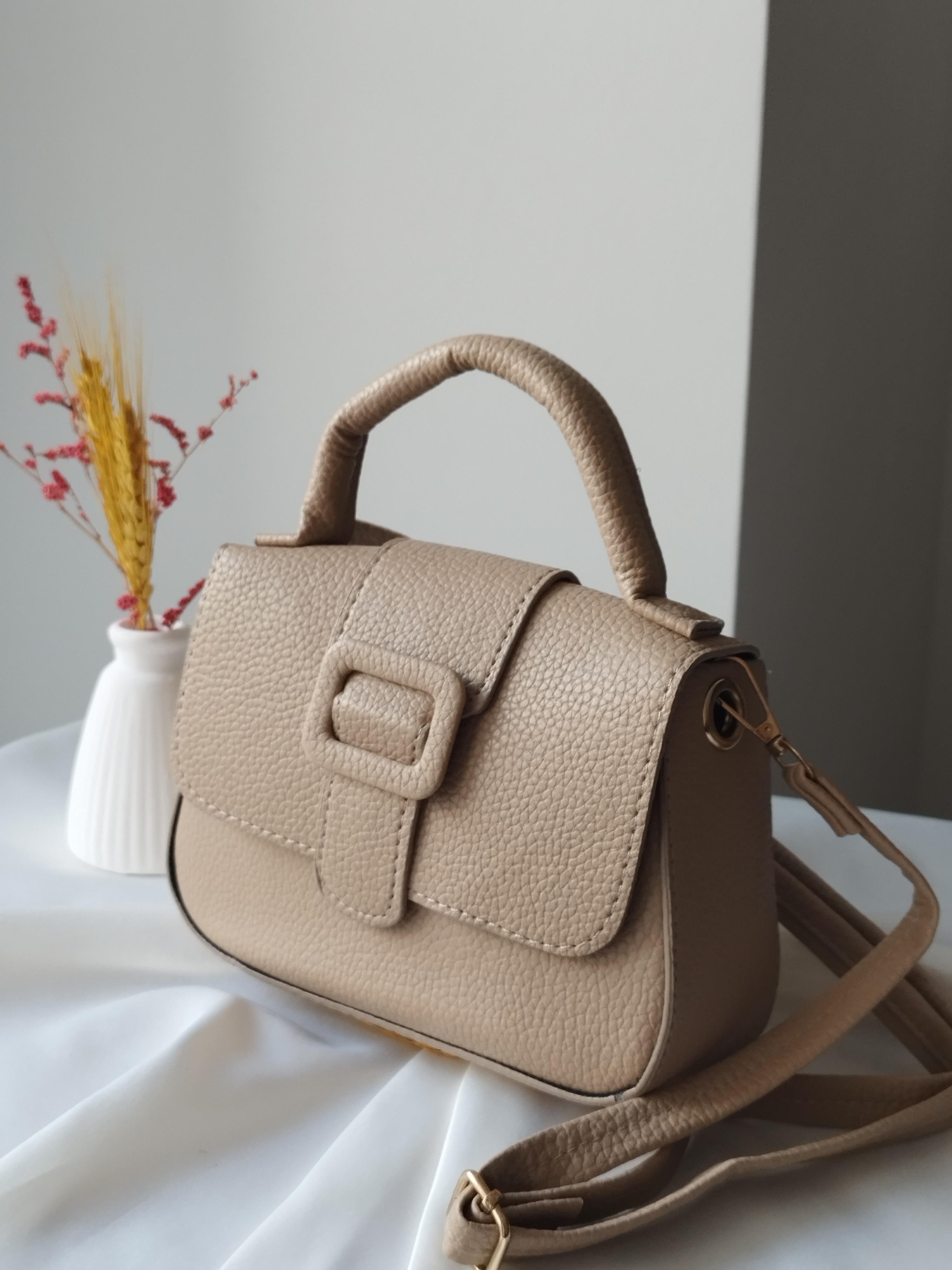 Mini Trend Baget Model Bej Kadın El ve Omuz Çantası – Günlük Şıklığın Nötr Hali