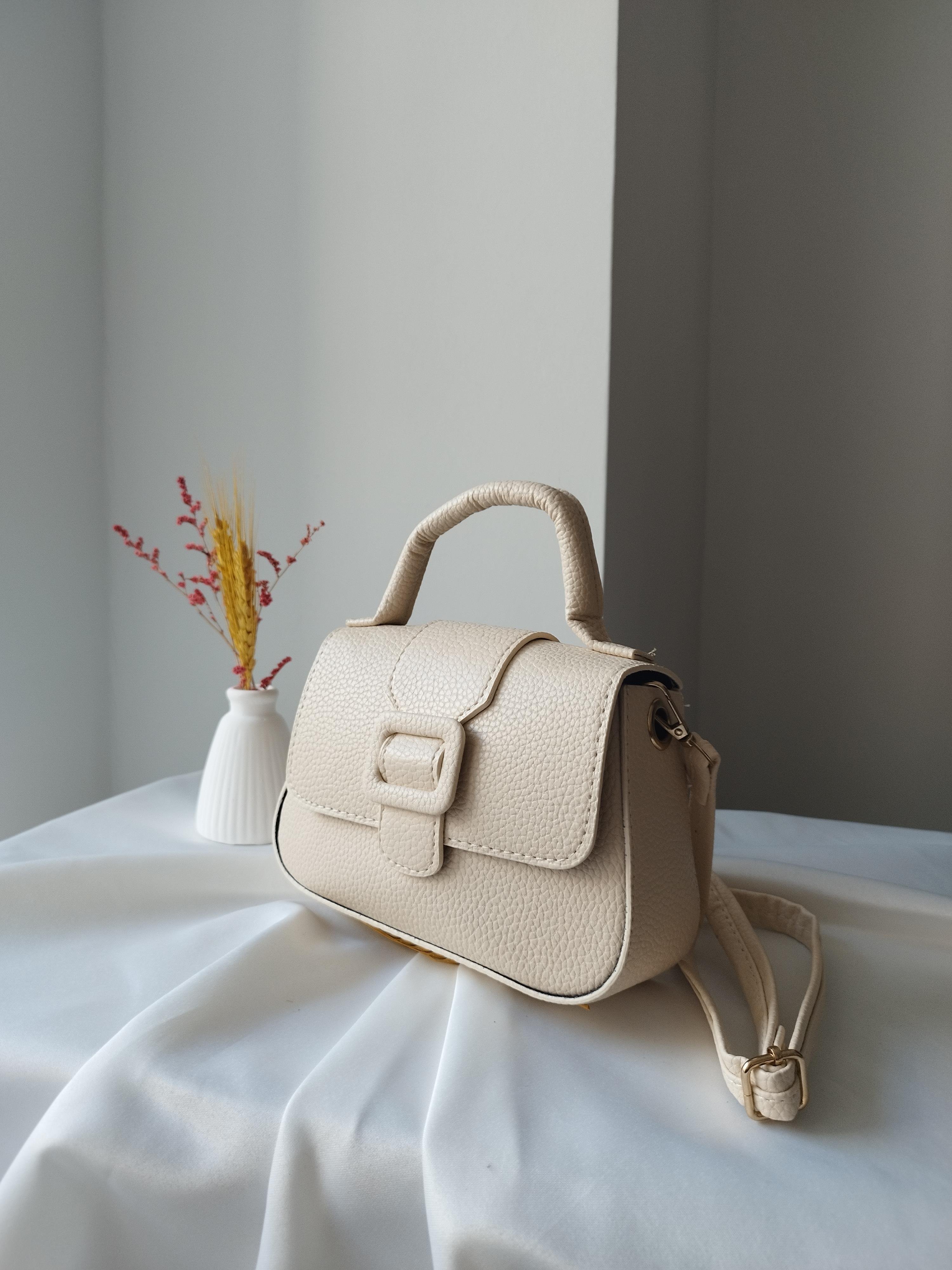 Mini Trend Baget Model Krem Kadın El ve Omuz Çantası – Zarif ve Minimal Dokunuş