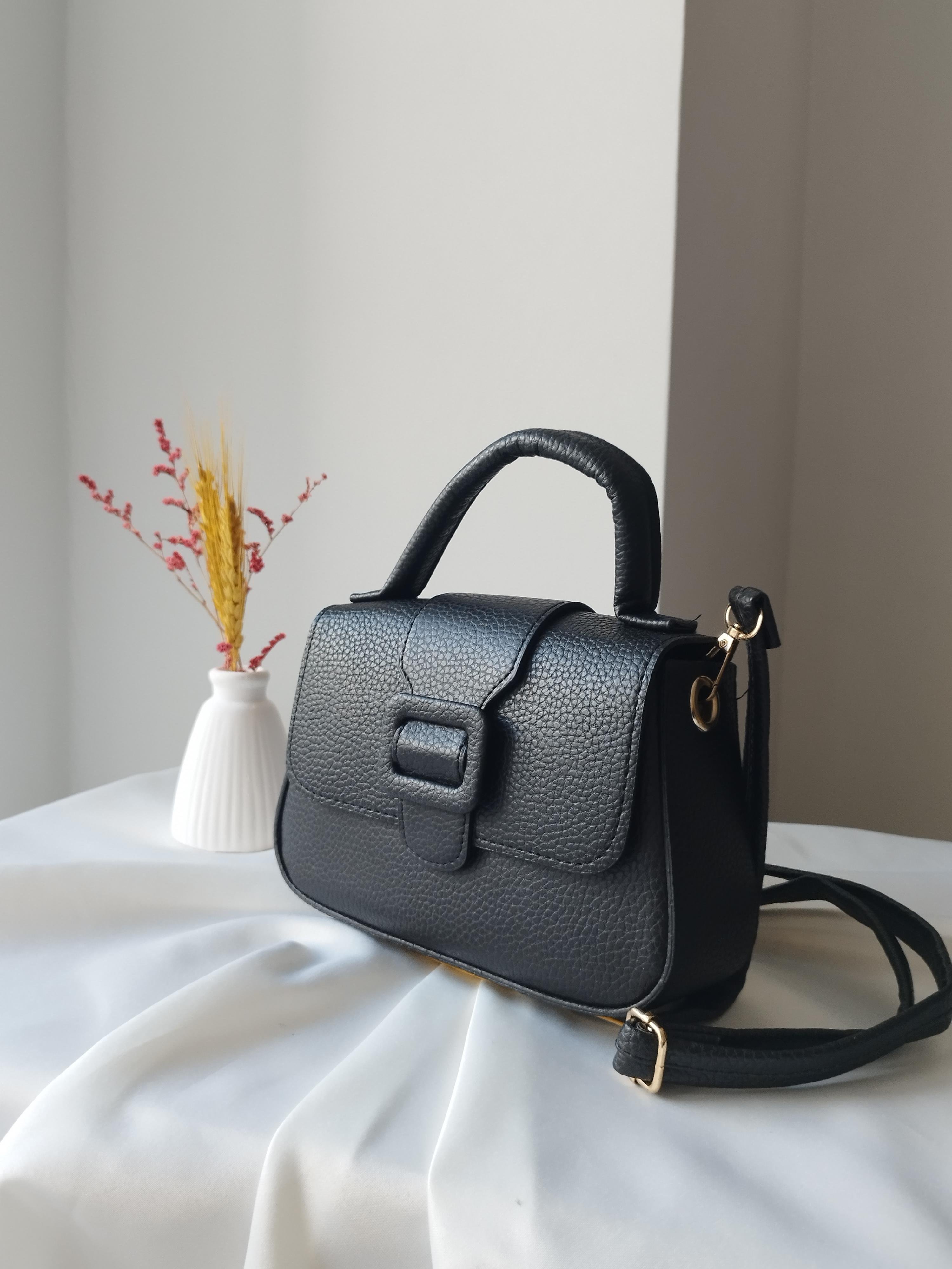 Mini Trend Baget Model Siyah Kadın El ve Omuz Çantası – Modern ve Şık Dokunuş