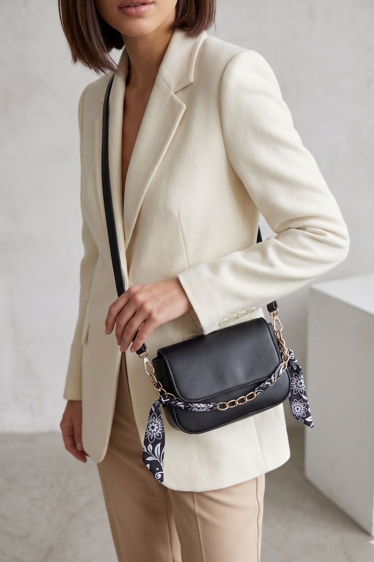 Vivazzaluxe Siyah Silk & Chain Fularlı Mini Deri Kadın Çantası MİNİ ÇANTALAR