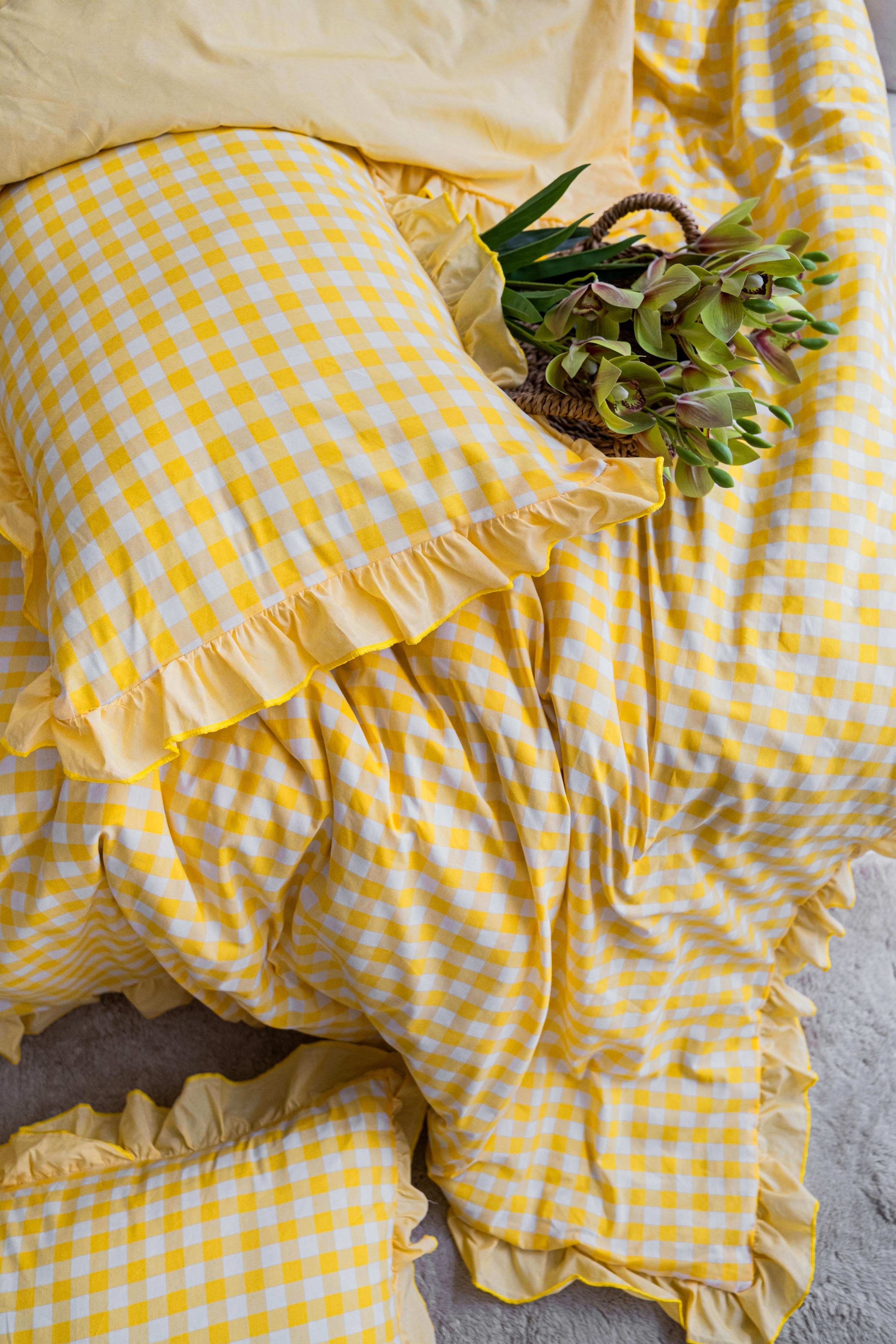 Zarafet-Pötikare Sarı Fırfırlı Çift Kişilik Nevresim Takımı