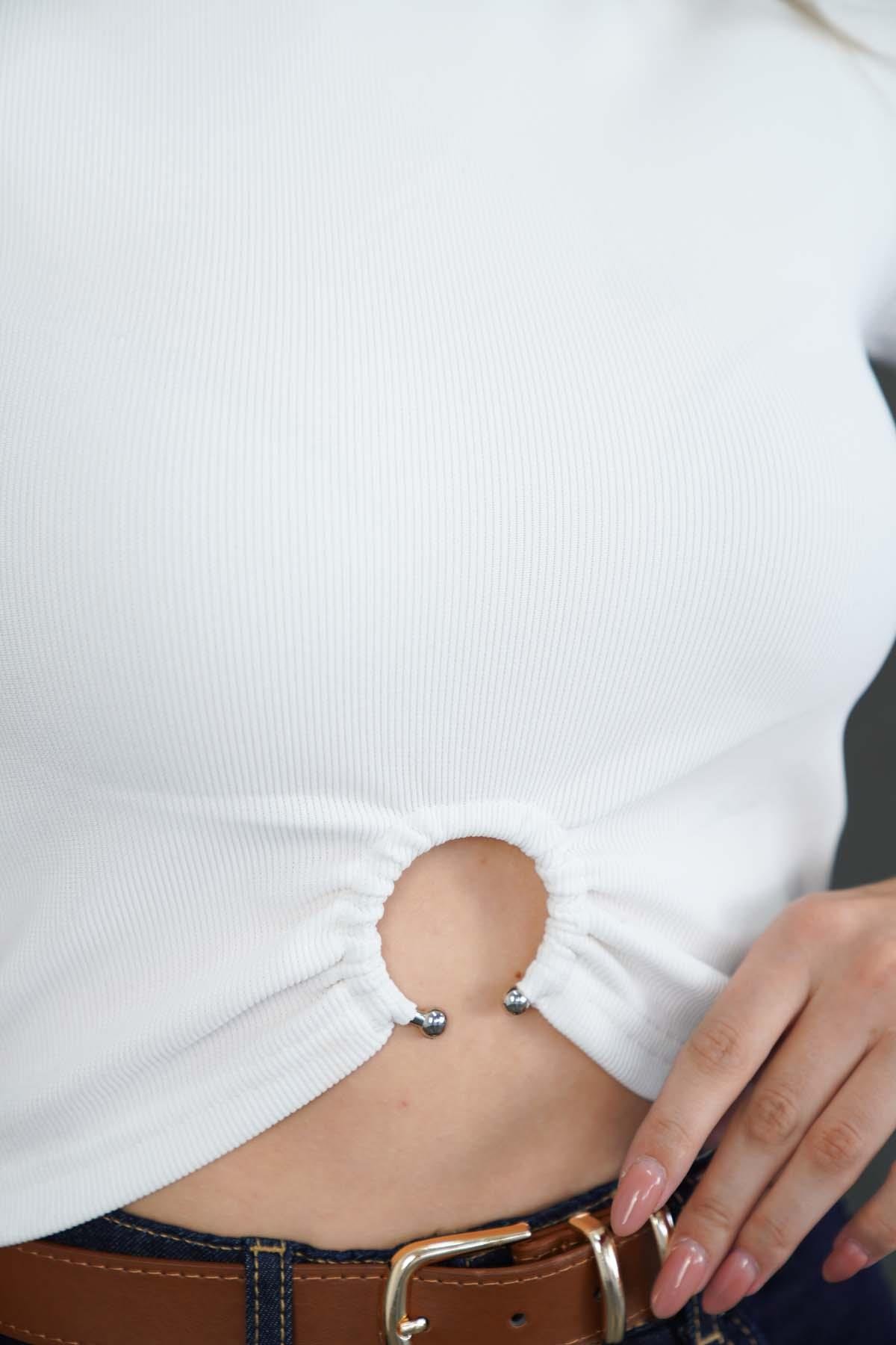 Bisiklet Yaka Piercingli T-Shirt Beyaz