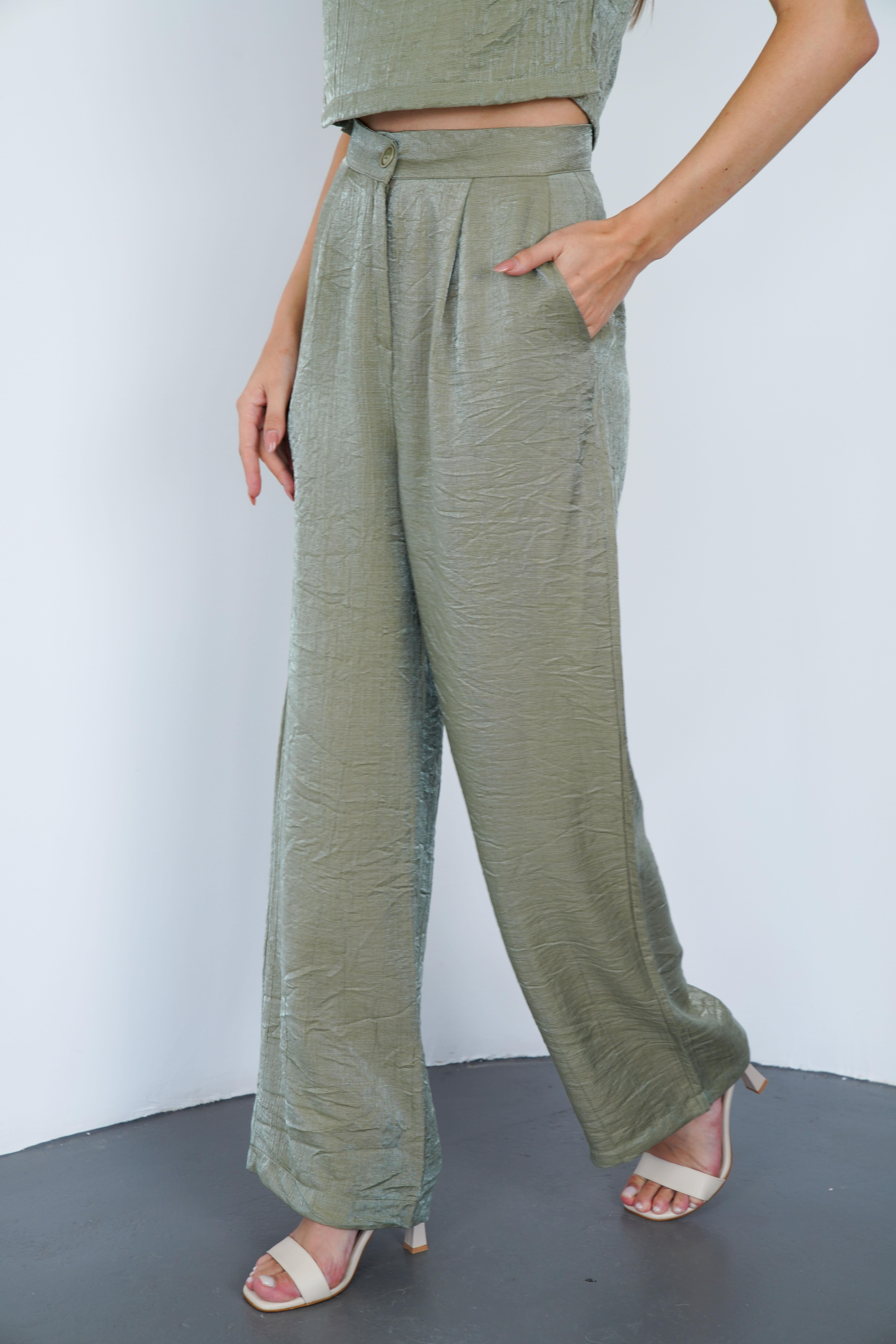 Hafif Parlak Kırışık Efektli Viskon Polyester Takım Yeşil