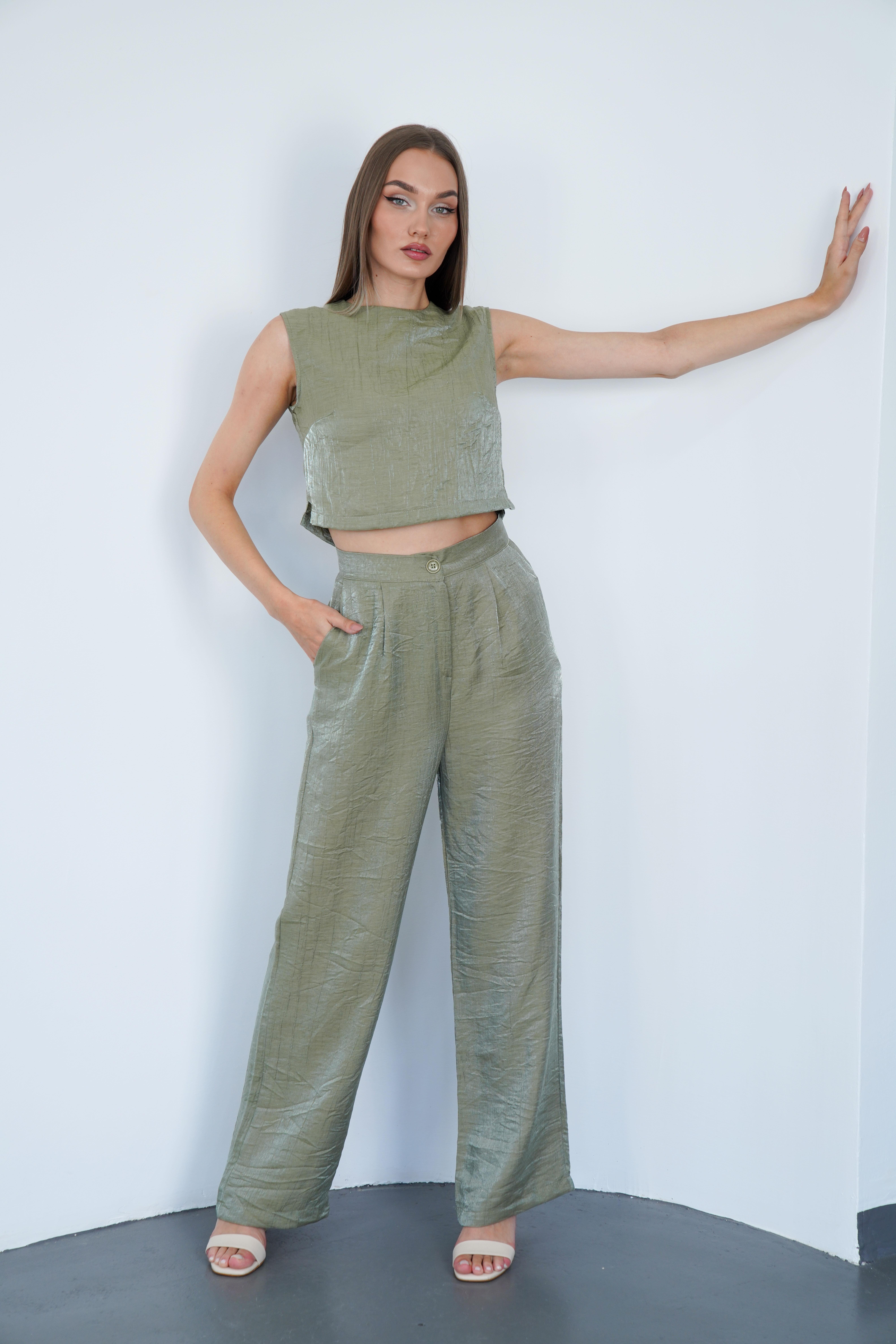 Hafif Parlak Kırışık Efektli Viskon Polyester Takım Yeşil