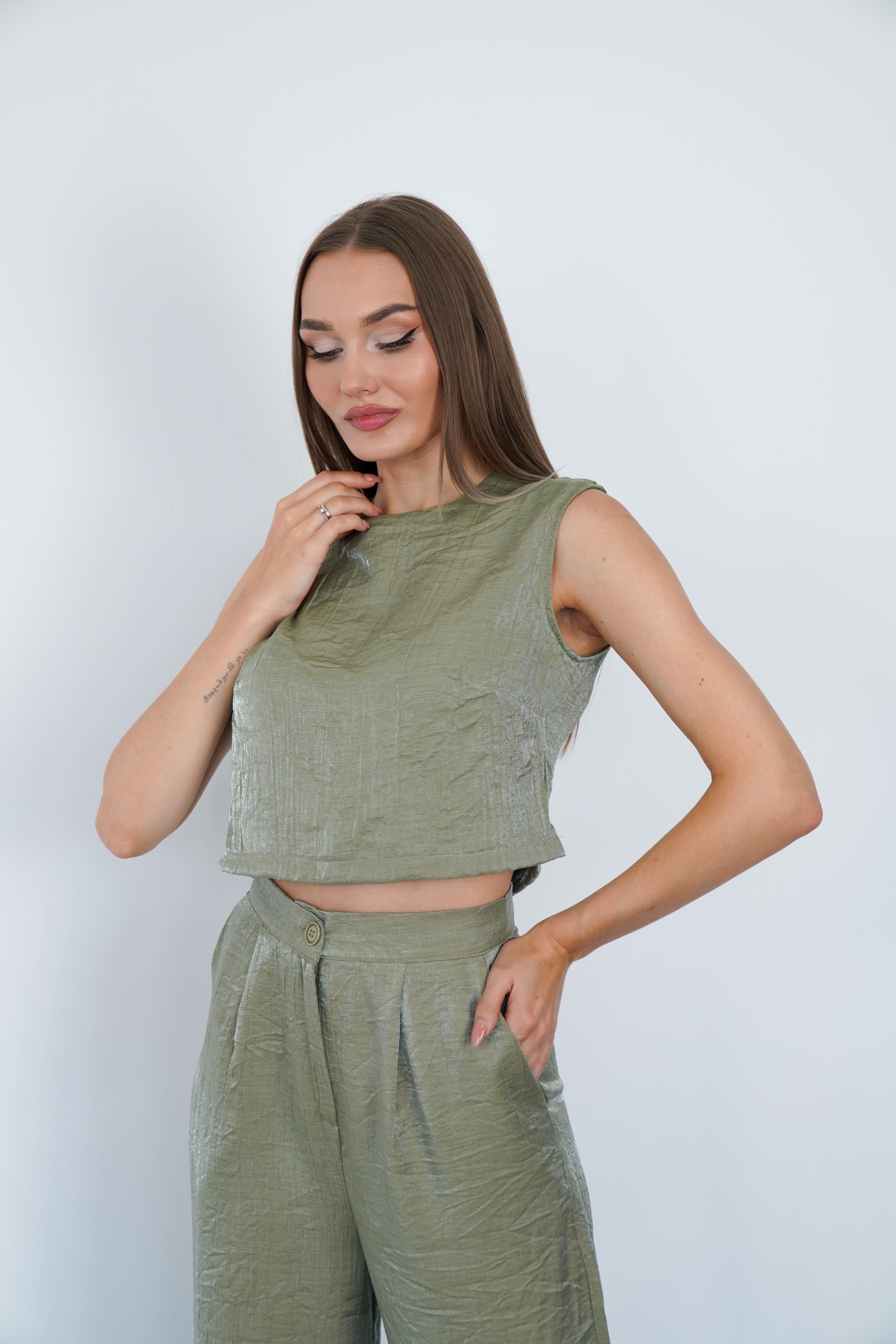 Hafif Parlak Kırışık Efektli Viskon Polyester Takım Yeşil