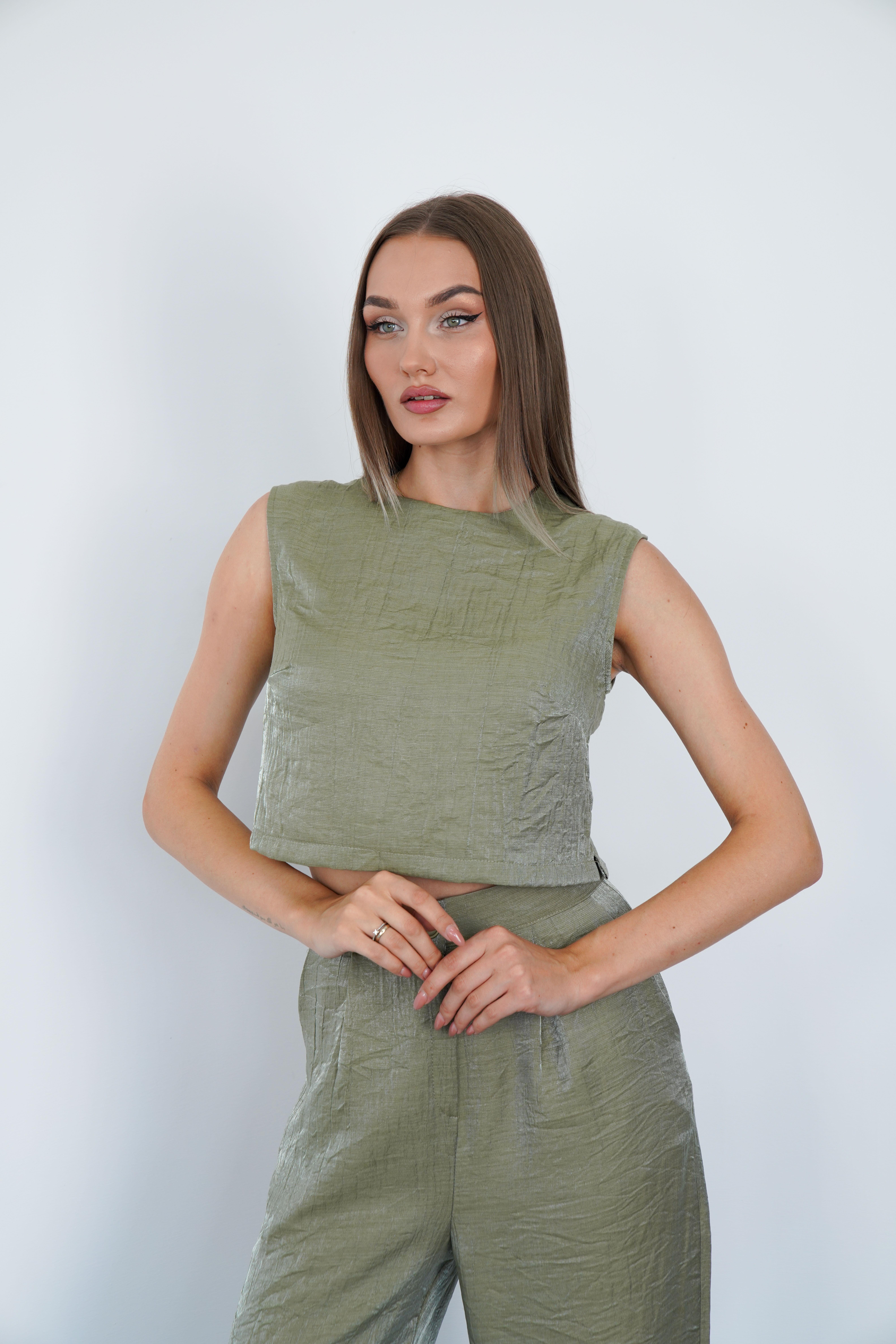 Hafif Parlak Kırışık Efektli Viskon Polyester Takım Yeşil