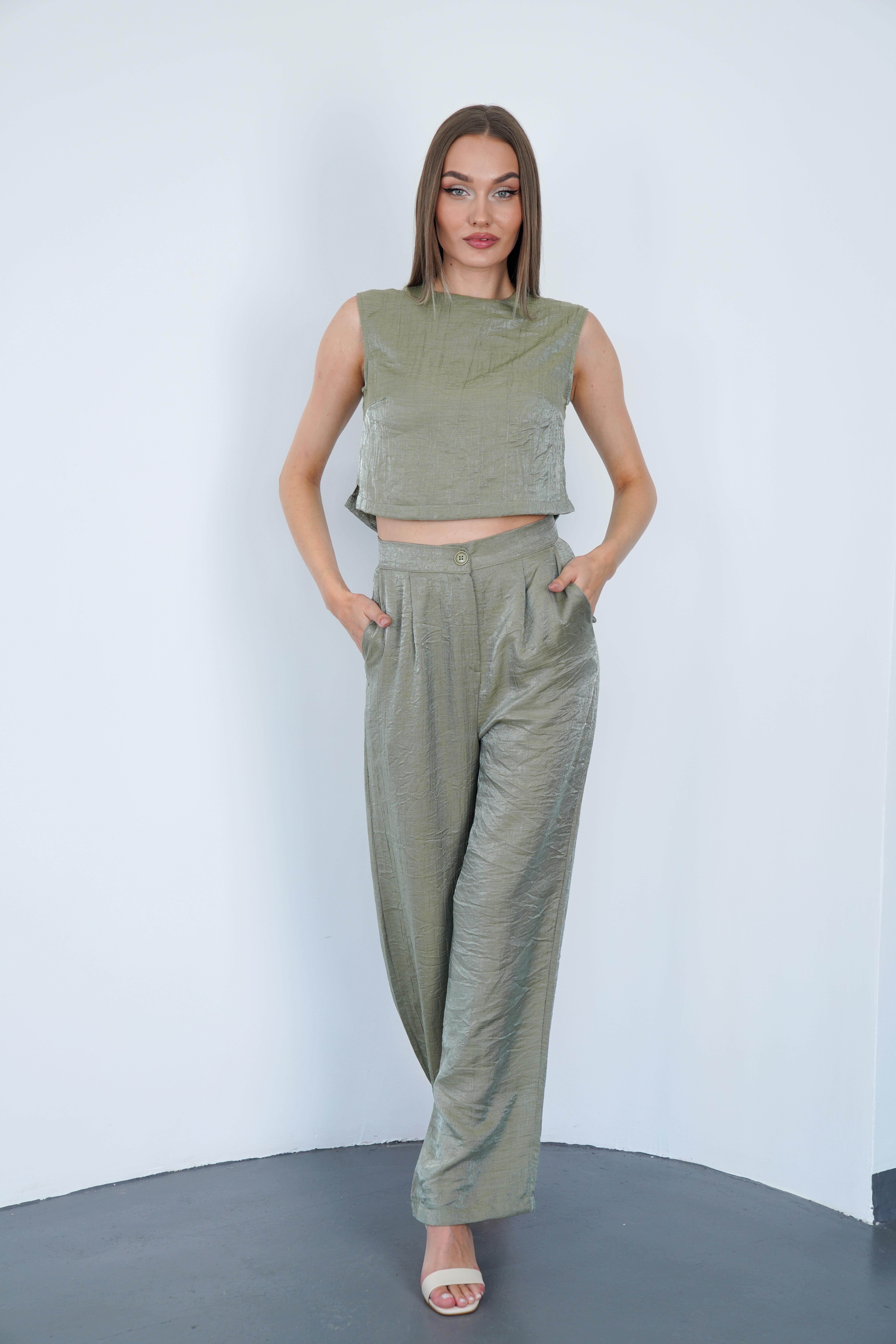 Hafif Parlak Kırışık Efektli Viskon Polyester Takım Yeşil