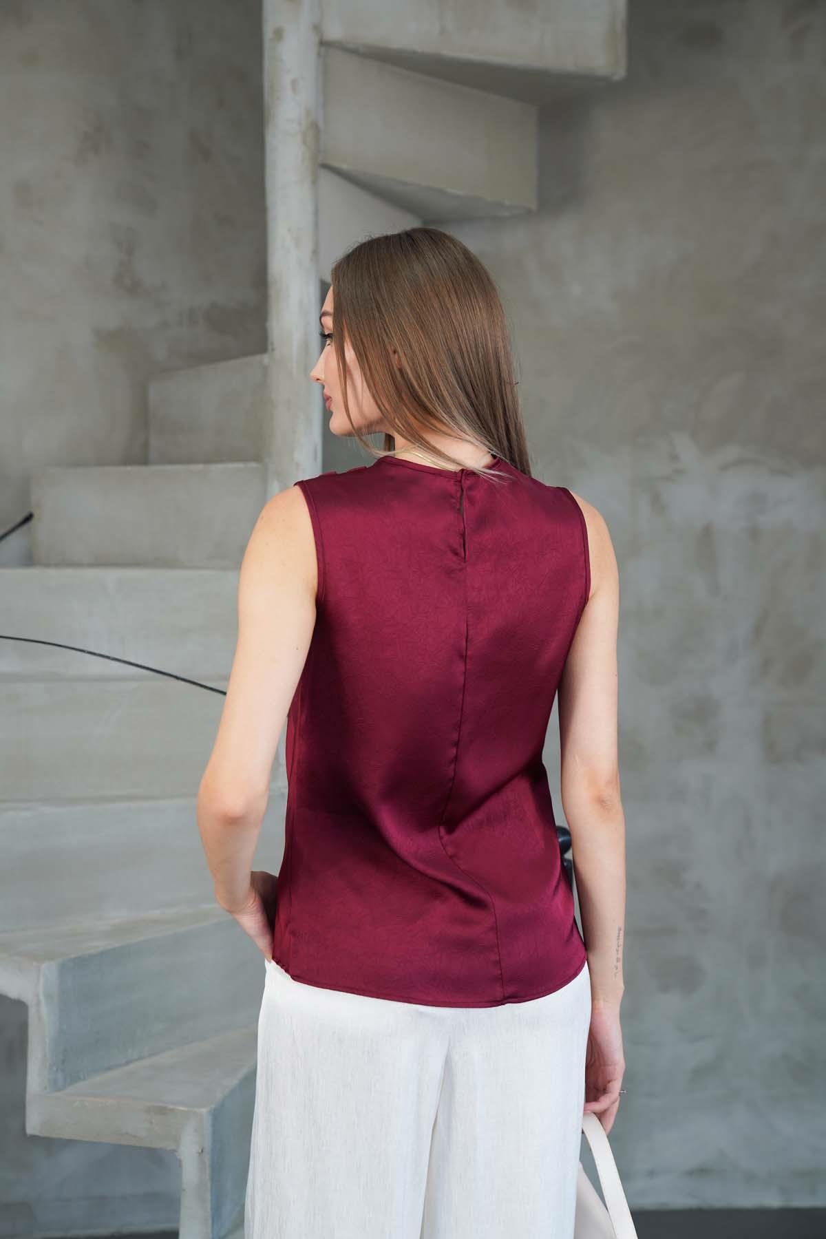 Saten Marka Degaje Yaka Kolsuz Bluz Bordo