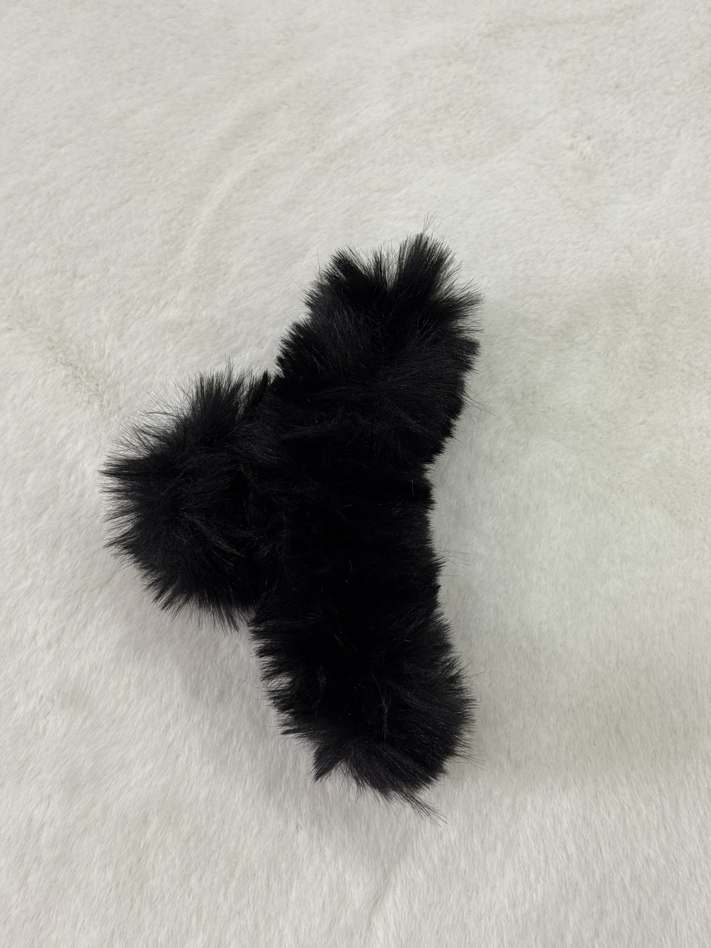 Siyah Peluş Mandal Toka