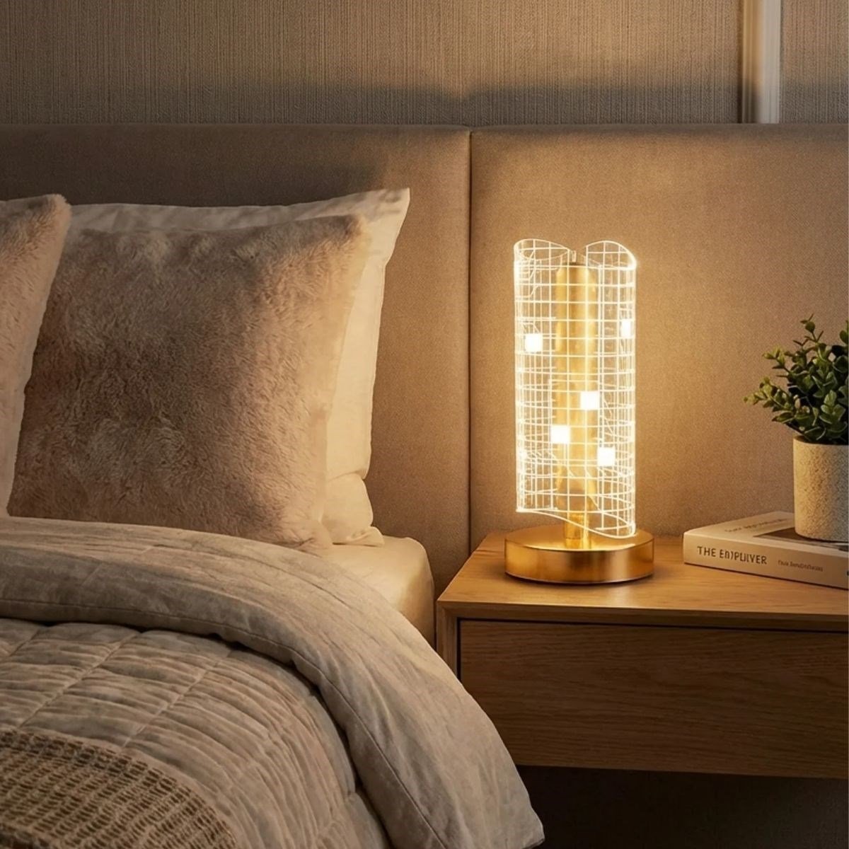 Dalgalı Silindirik Kristal Kareli Model LED Masa Lambası – Gold Tabanlı, Dokunmatik, 3 Renk Işık Modlu, Şarjlı Modern Dekoratif Gece Lambası (5293)