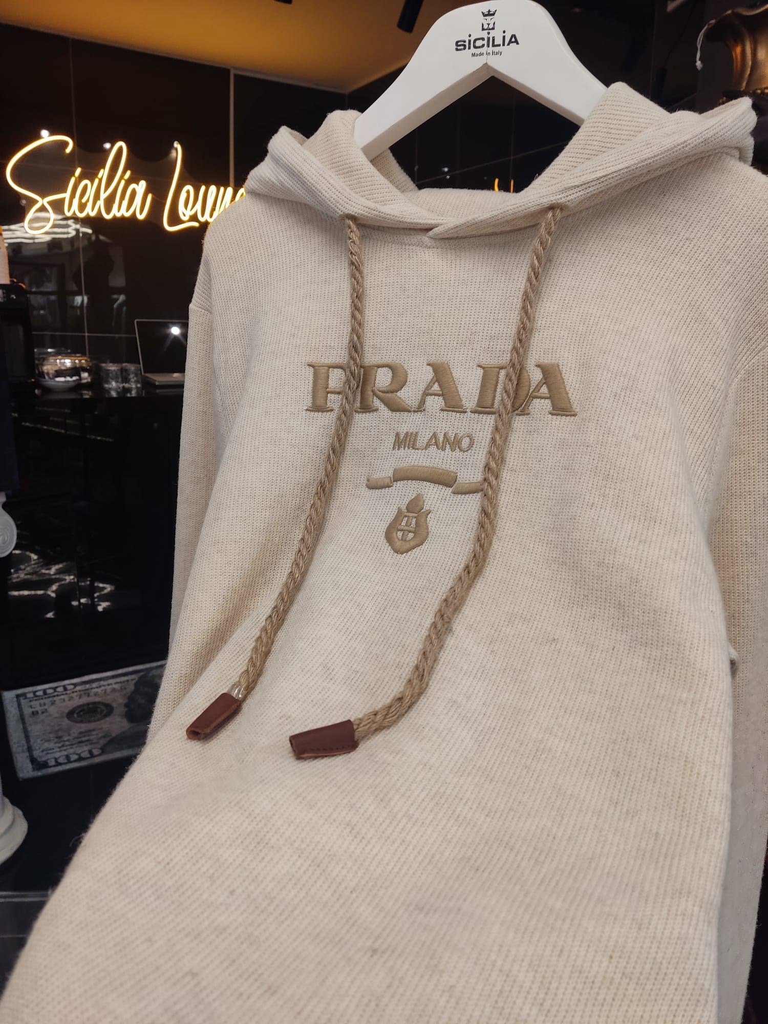 Prada Nakışlı Sweatshırt