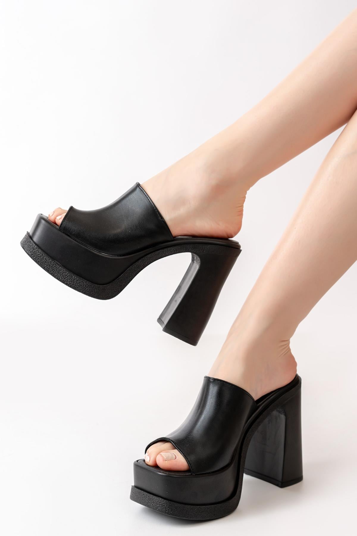 Kadın Geniş Bantlı (12cm) Ortapedik Platform Terlik  Siyah