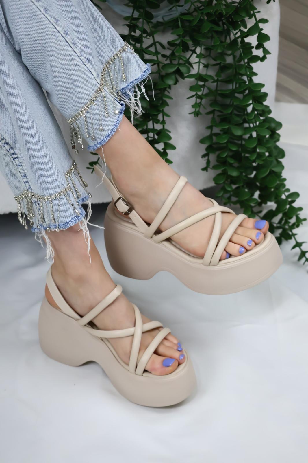 KADIN PARİS KALIN TABAN 9 CM ORTOPEDİK SANDALET  Bej