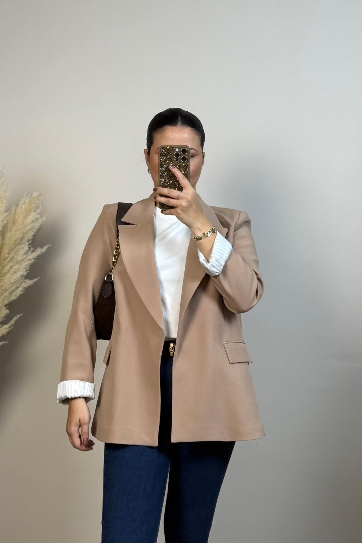 Çizgi Detaylı Bej Blazer 