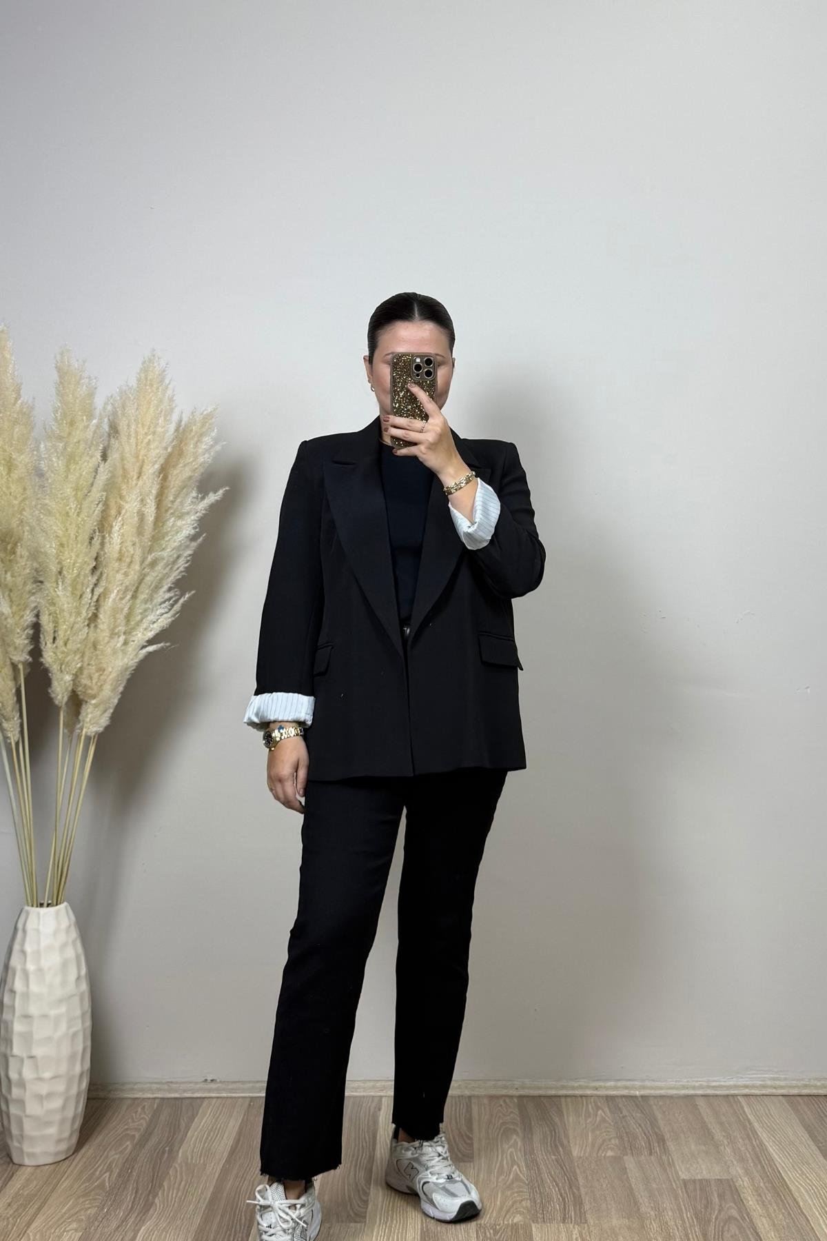Çizgi Detaylı Siyah Blazer 
