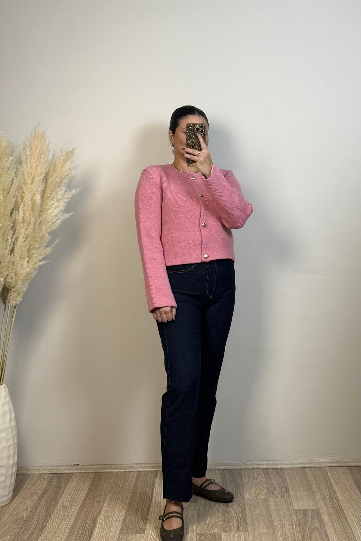 Pembe Düğme Detaylı Hırka