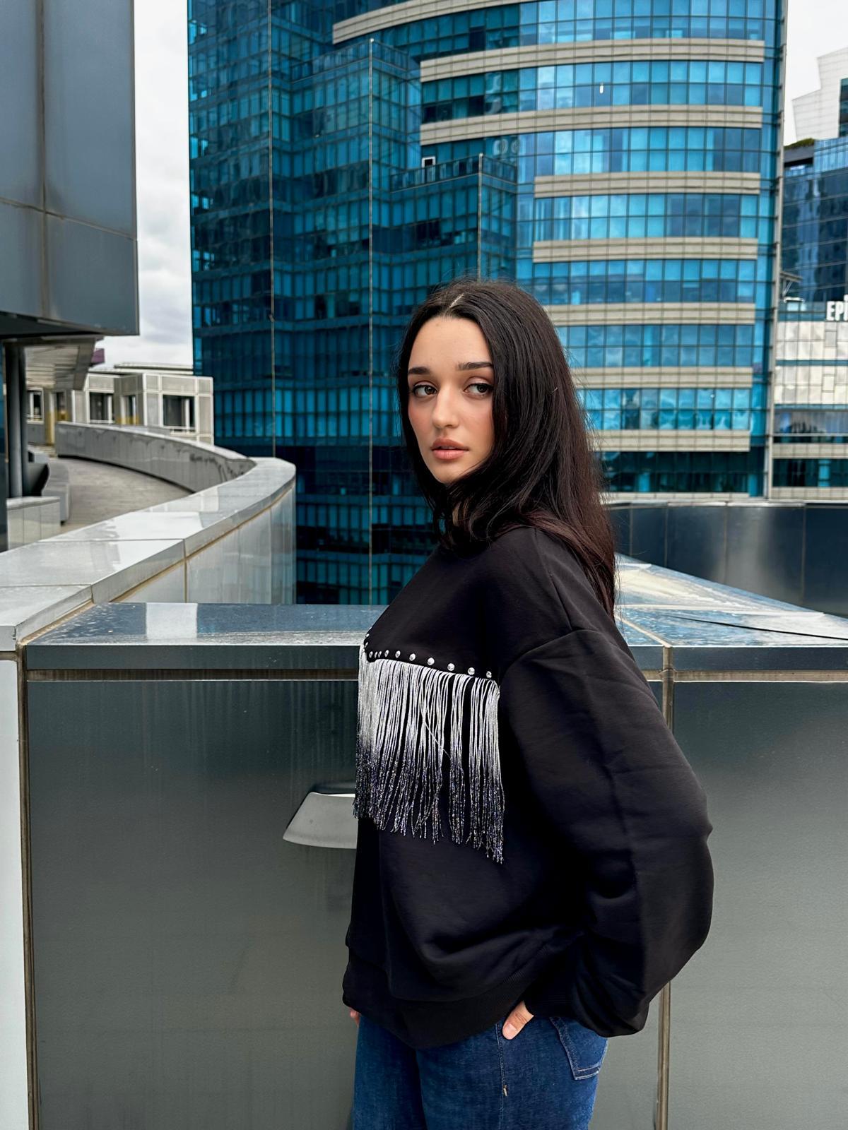 ARLİN Balıkçı Yaka Püsküllü Siyah Sweatshirt