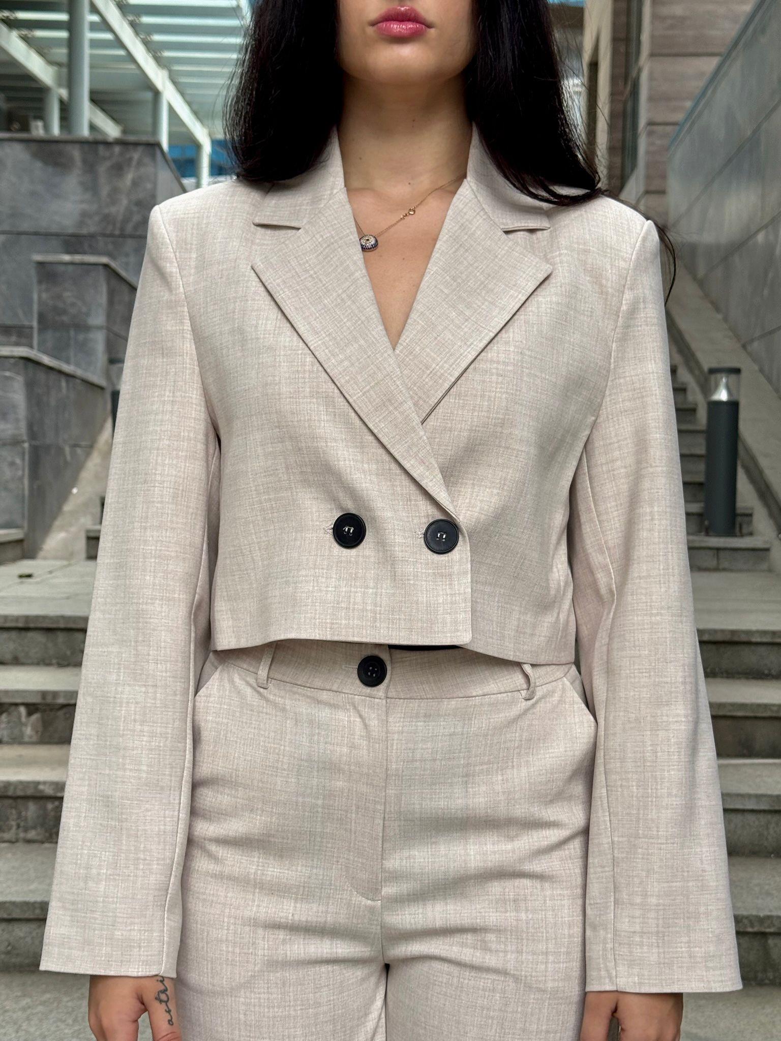 SASY Kadın Bej Rengi Kısa Crop Blazer ve Yırtmaç Detaylı Pantolon Alt Üst Takım