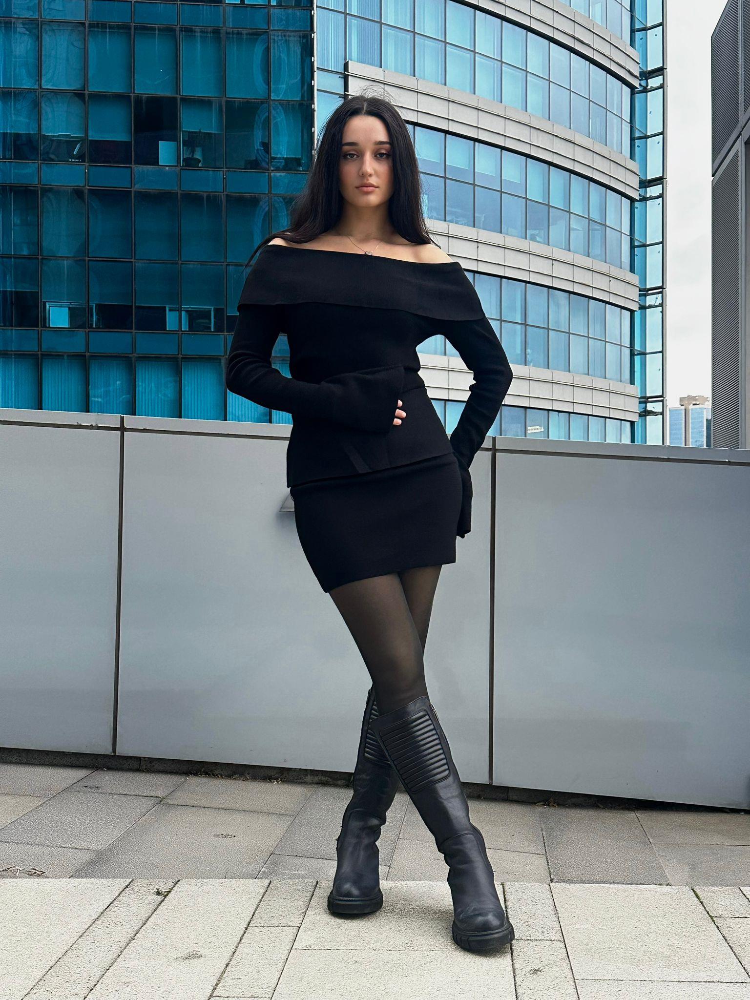 VERMANO Triko Madonna Yaka Mini Etek Siyah Takım