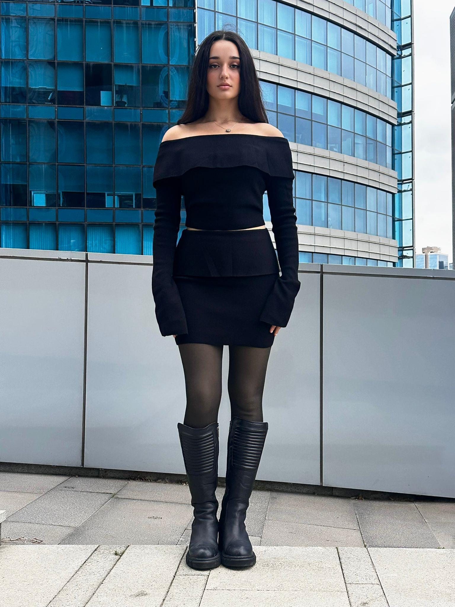 VERMANO Triko Madonna Yaka Mini Etek Siyah Takım