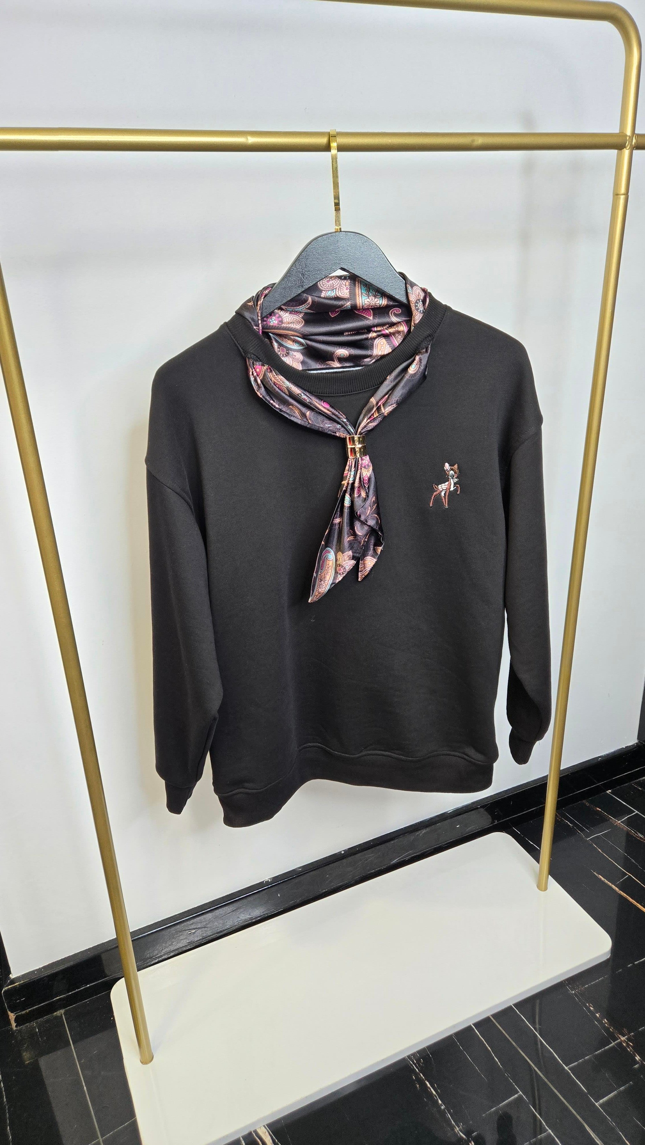 Fular ve Nakış Detaylı Sweatshirt