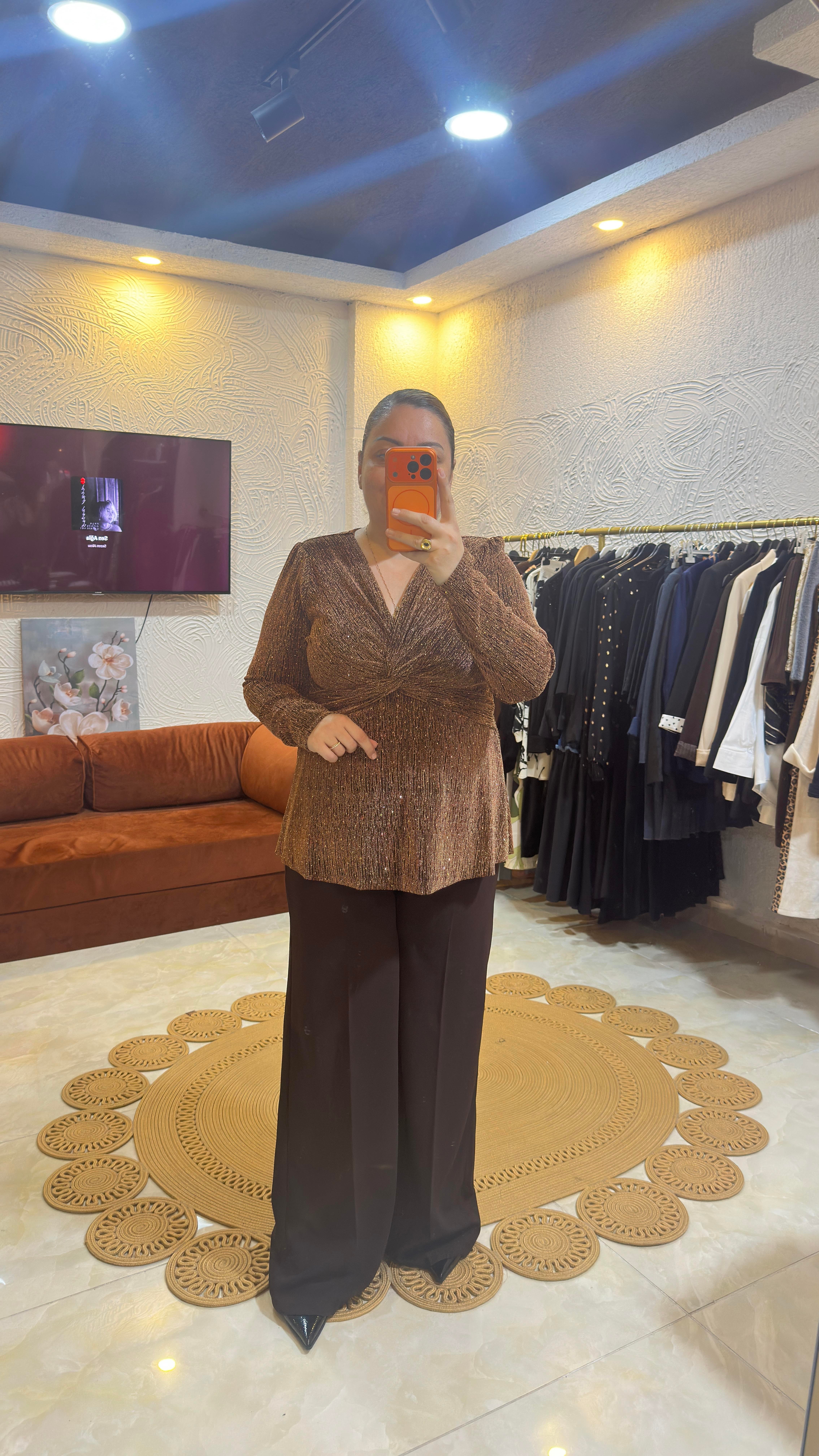 Göğüs Detaylı Parlak Bluz