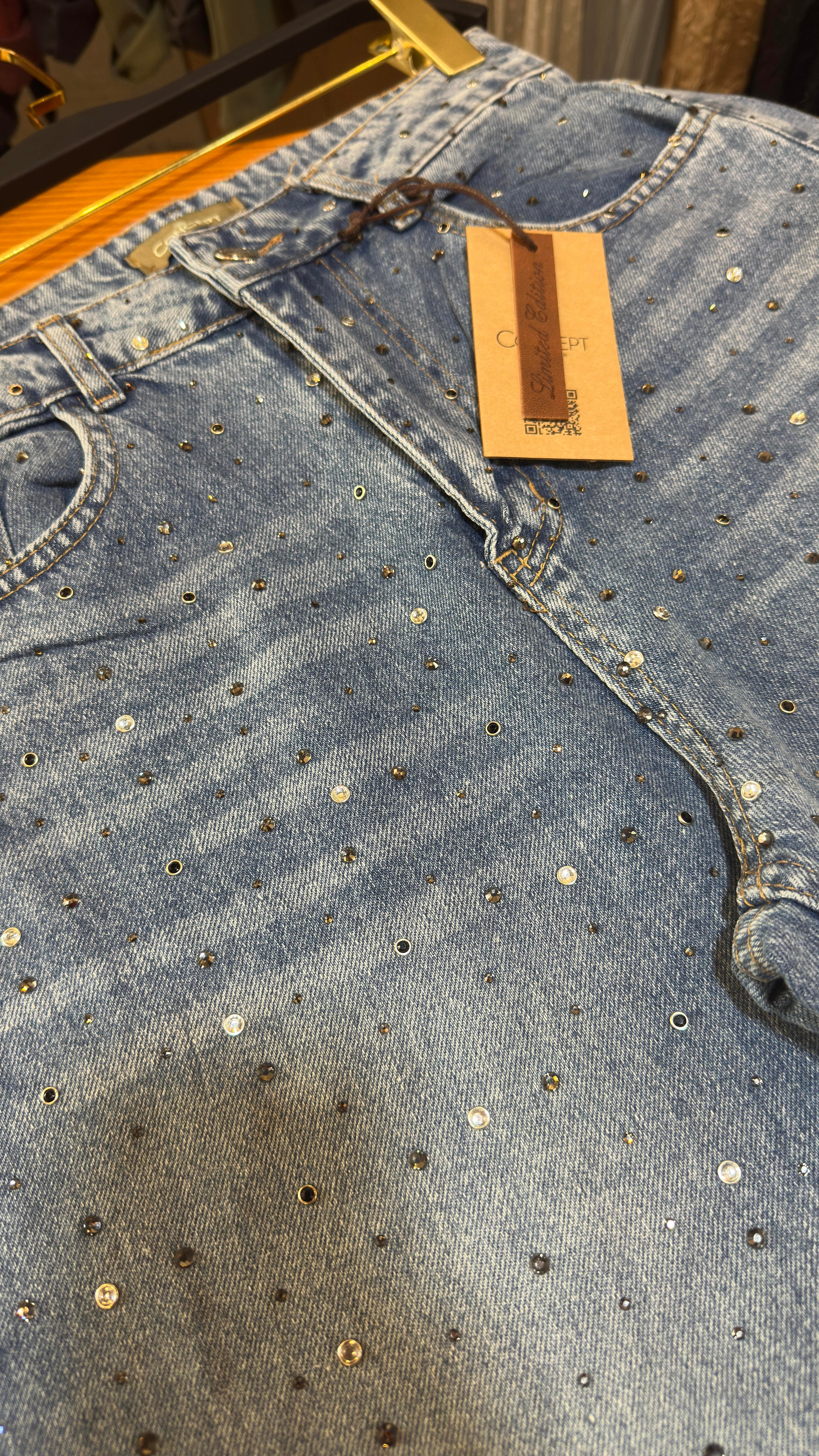 Orj Model, Çakılı Taş ve Zımbalı Jean