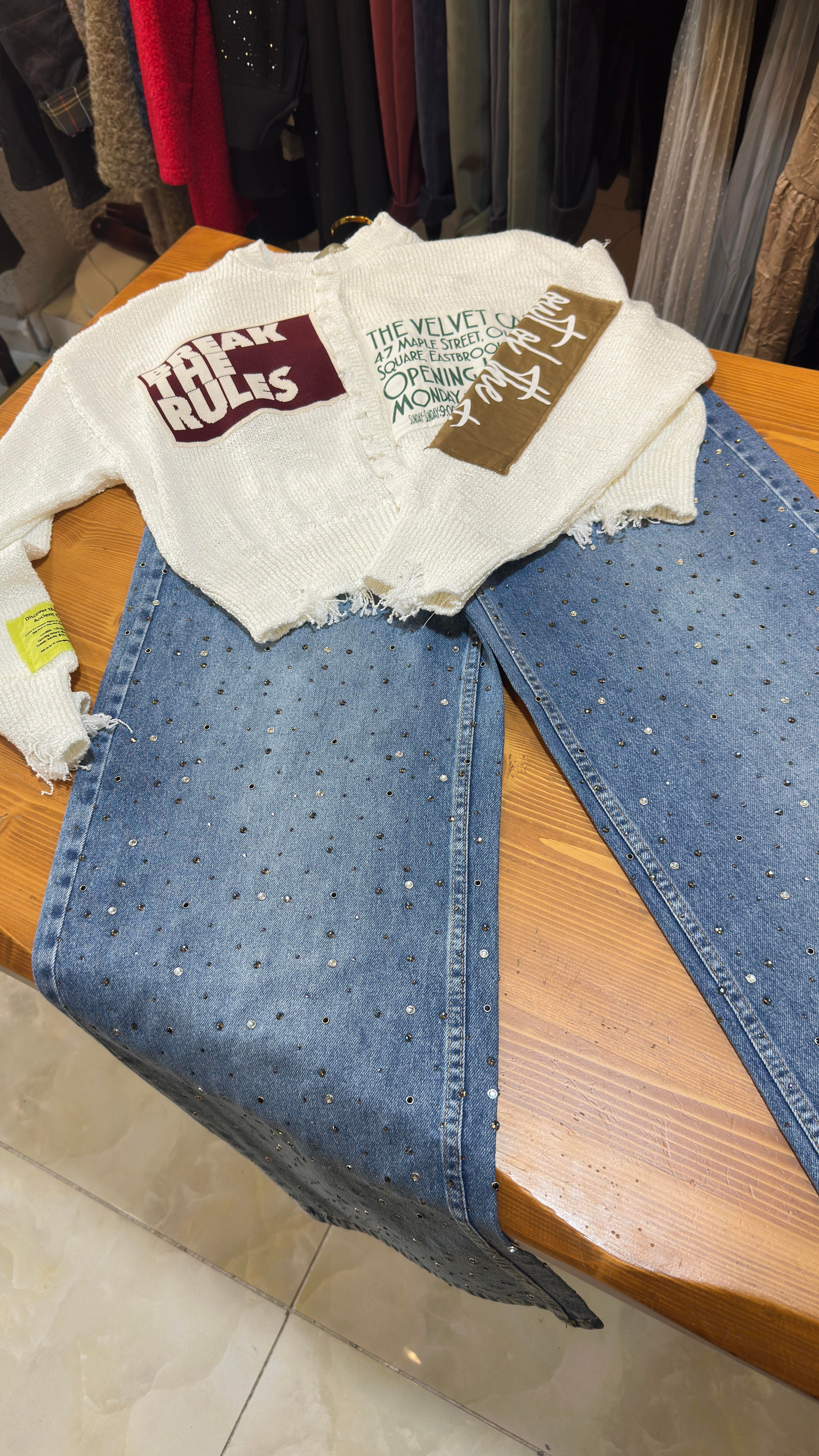 Orj Model, Çakılı Taş ve Zımbalı Jean