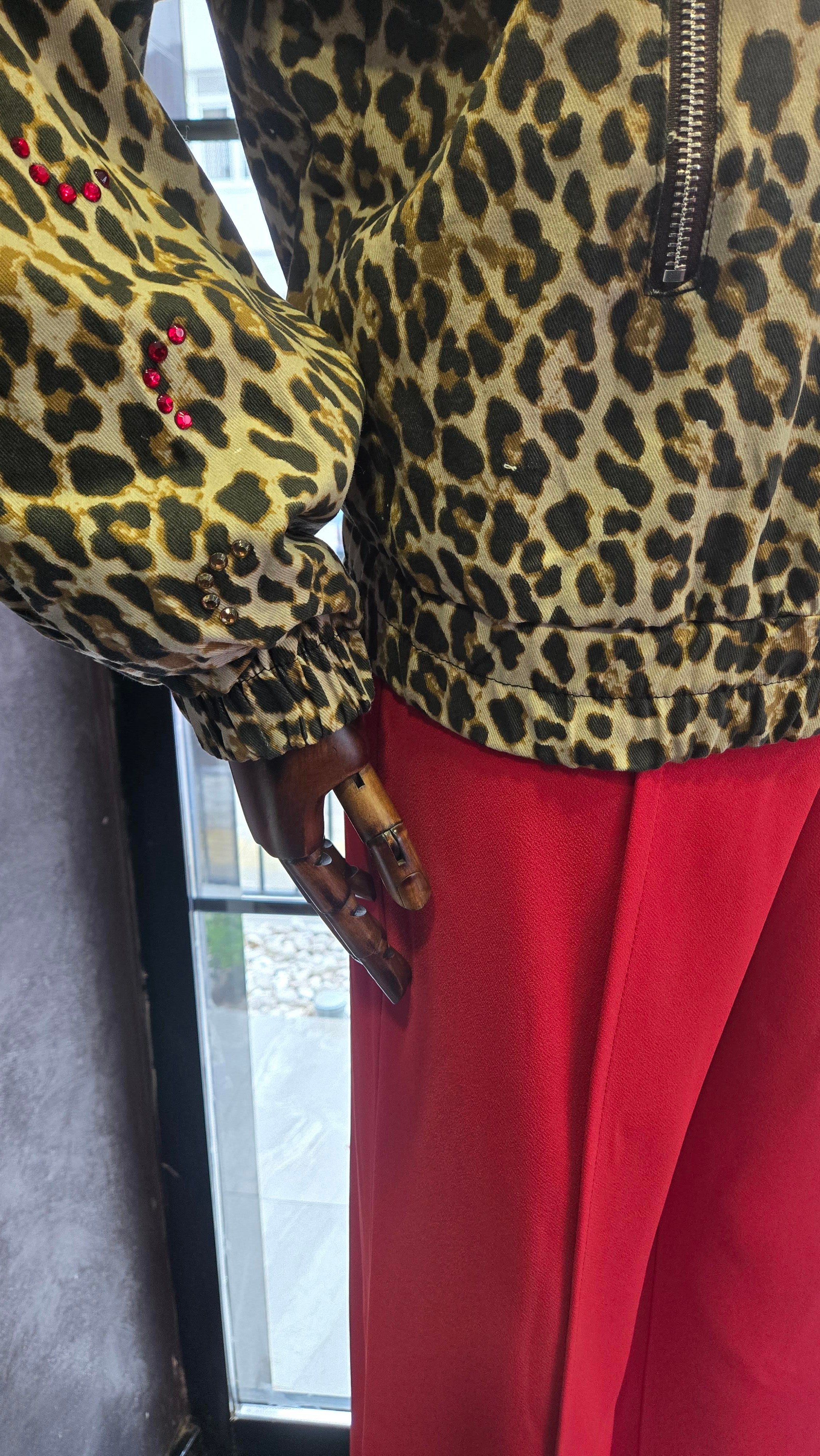 Taş Detaylı Leopar Desen Bomber